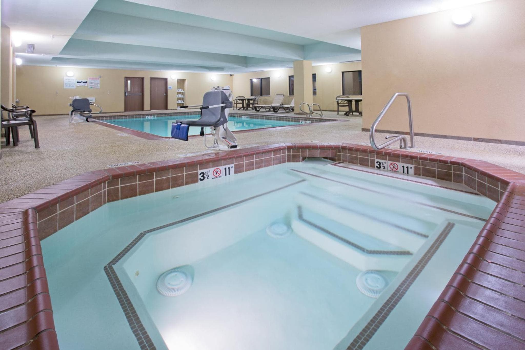 Holiday Inn Express Hotel & Suites Las Vegas NM by IHG — 7