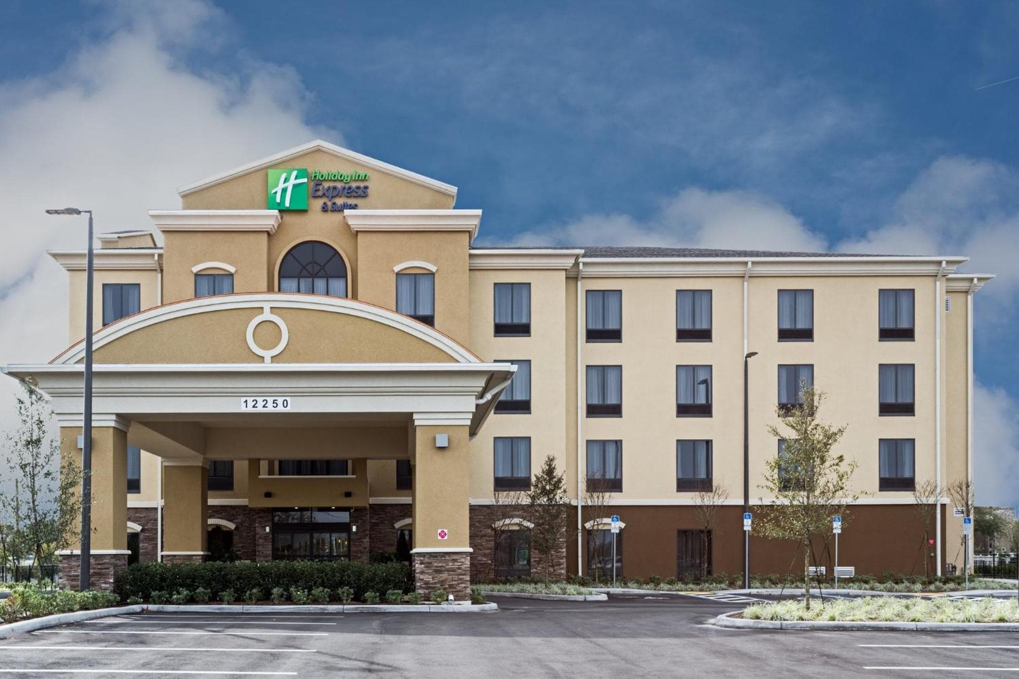 Holiday Inn Express Hotel & Suites Orlando East-UCF Area by IHG — 1