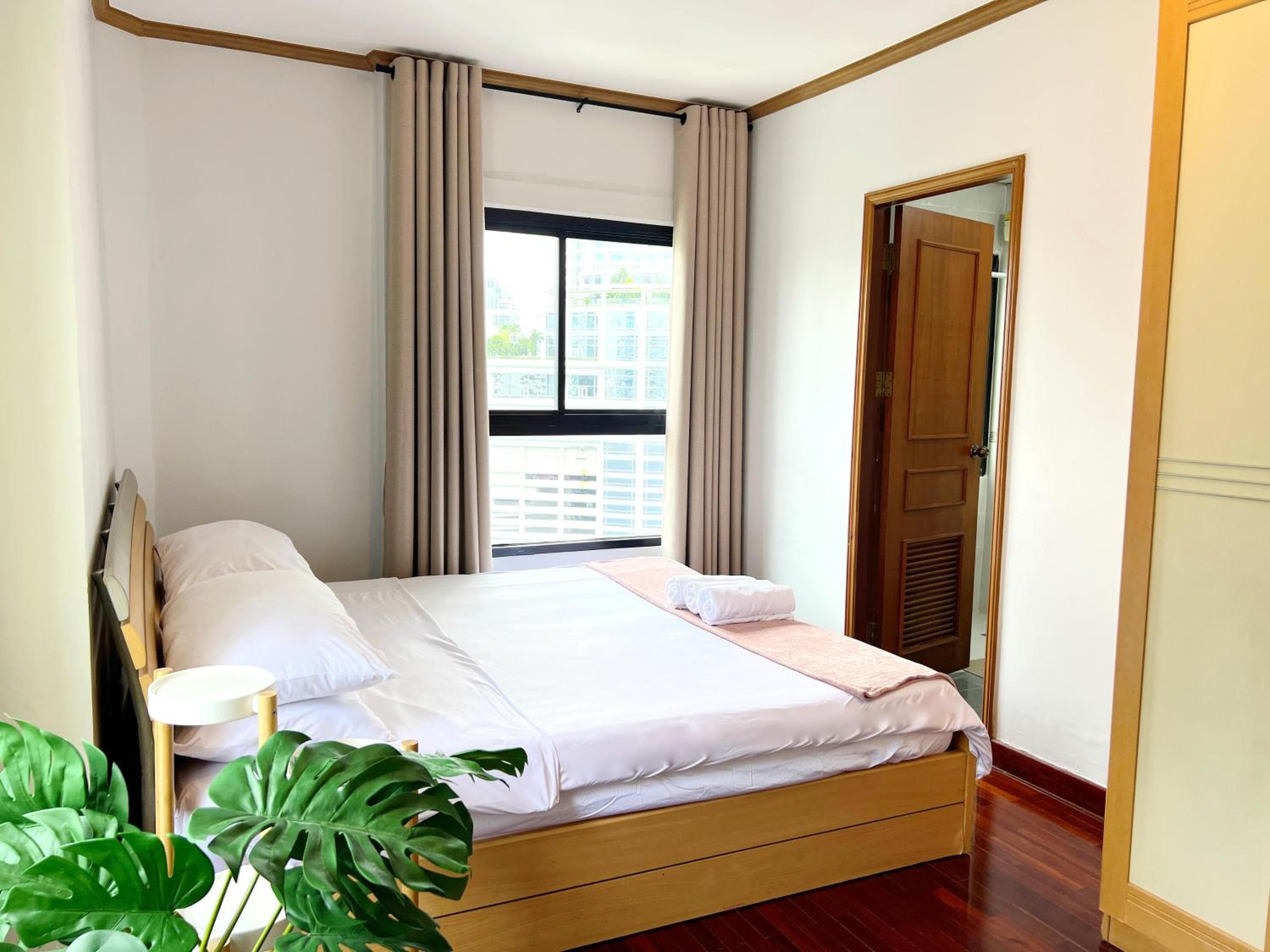 Center Bangkok Suite next to Platinum mall — 28