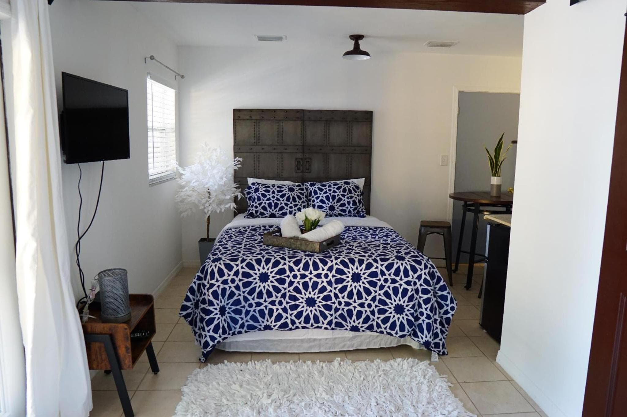 Mi Casa Es Tu Casa, Airport Suites — 15
