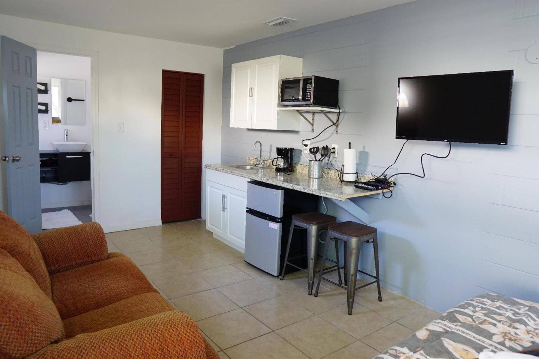 La mia casa è la tua casa, suite aeroportuali — 17