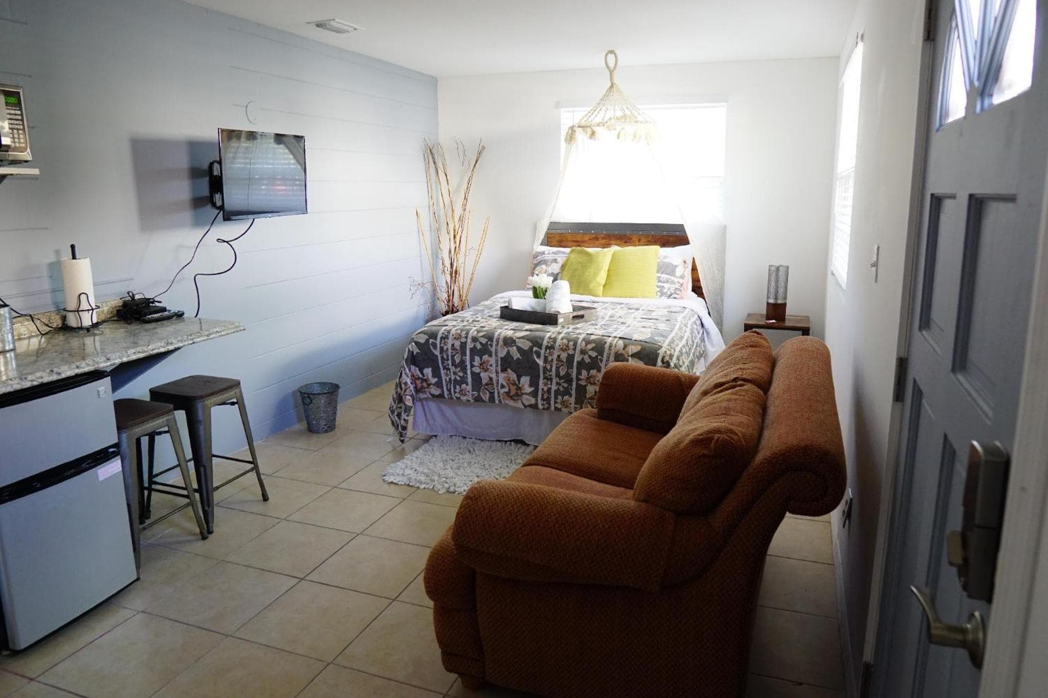 La mia casa è la tua casa, suite aeroportuali — 23