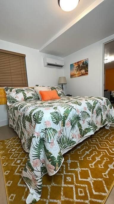 Sleeps 3, Casa Tropical in Miami — 12