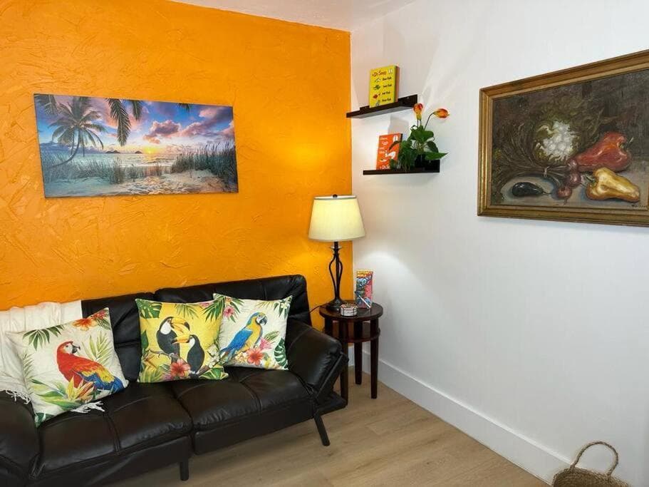 Sleeps 3, Casa Tropical in Miami — 27