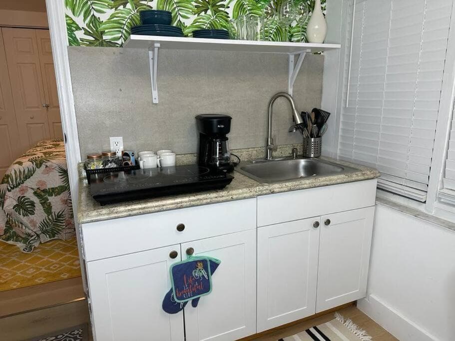 Sleeps 3, Casa Tropical in Miami — 3