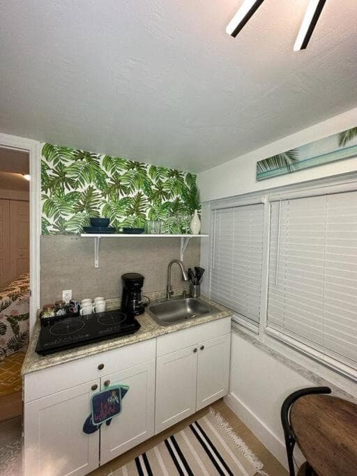 Sleeps 3, Casa Tropical in Miami — 23
