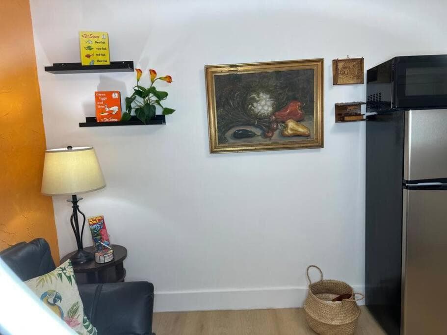 Sleeps 3, Casa Tropical in Miami — 11