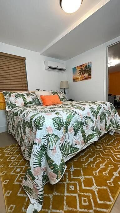 Sleeps 3, Casa Tropical in Miami — 15