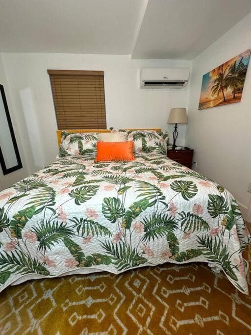 Sleeps 3, Casa Tropical in Miami — 17