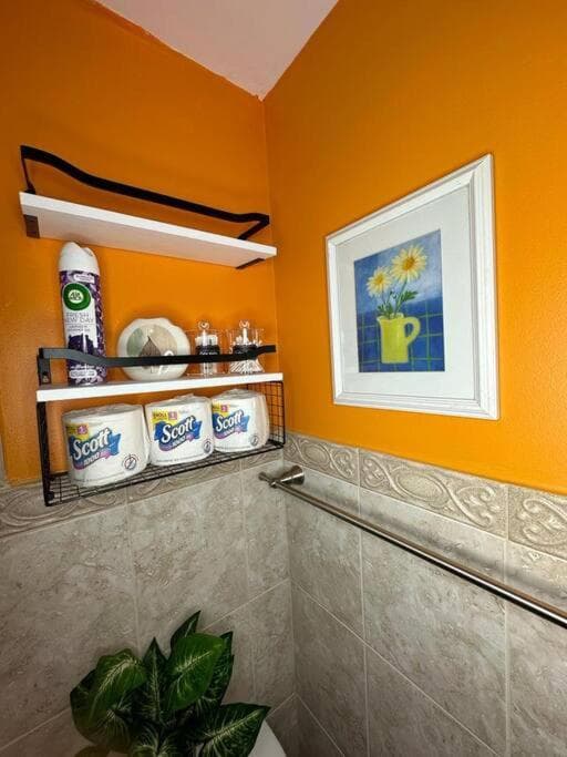 Sleeps 3, Casa Tropical in Miami — 26