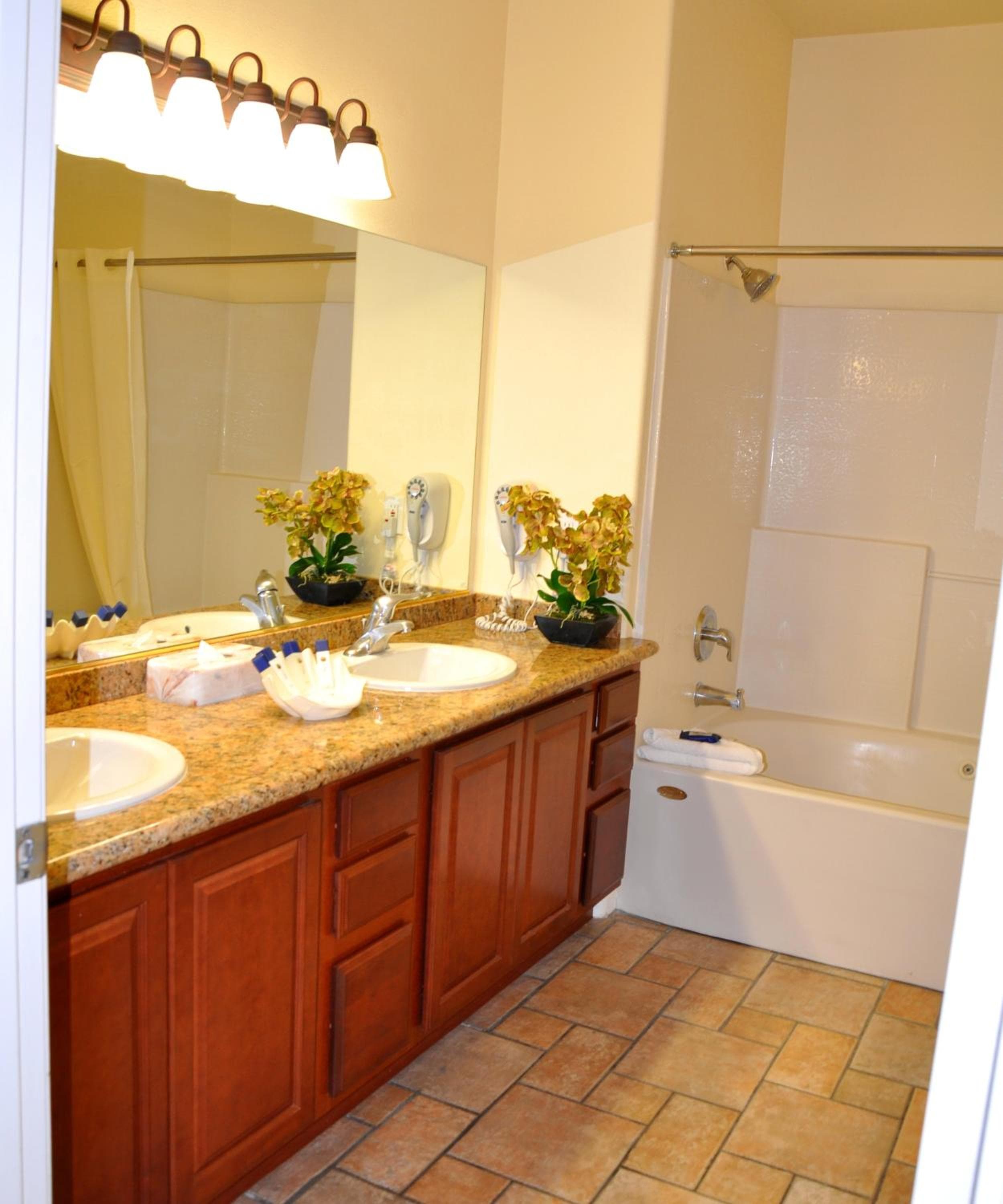 Club de Soleil All-Suite Resort — 4