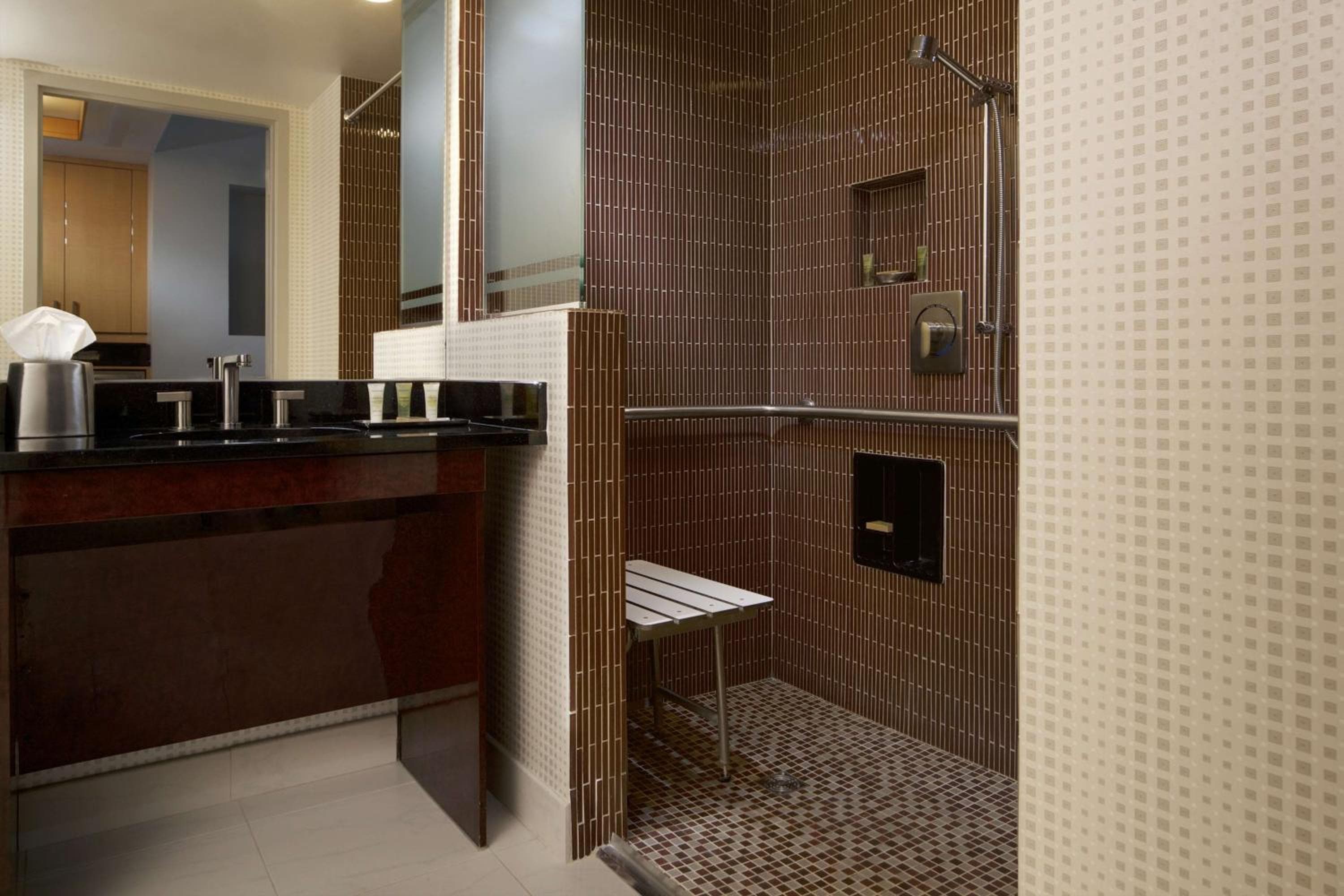 Hilton Grand Vacations Club Elara Center Strip Las Vegas — 10