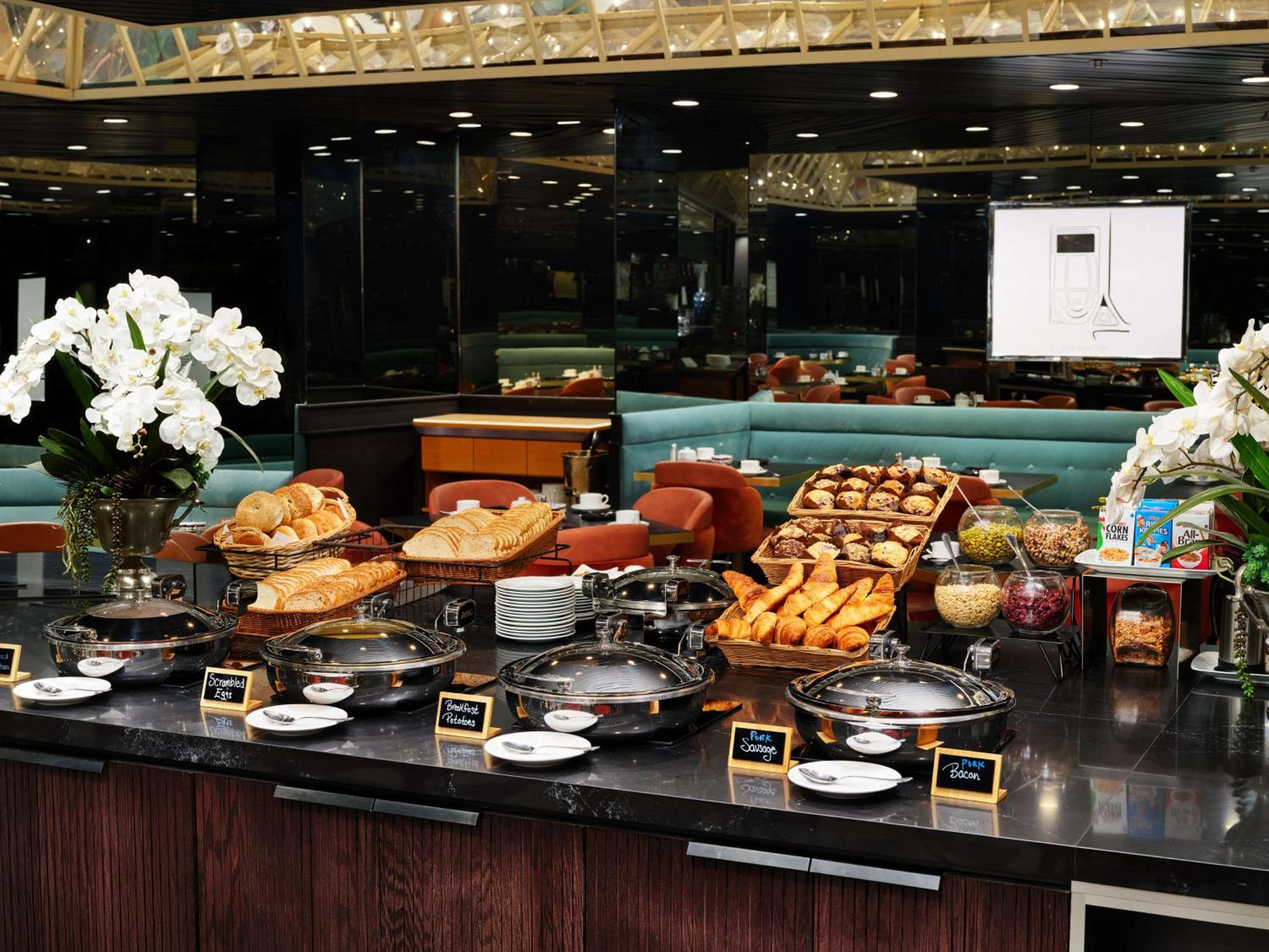 Millennium Hilton New York One UN Plaza — 10