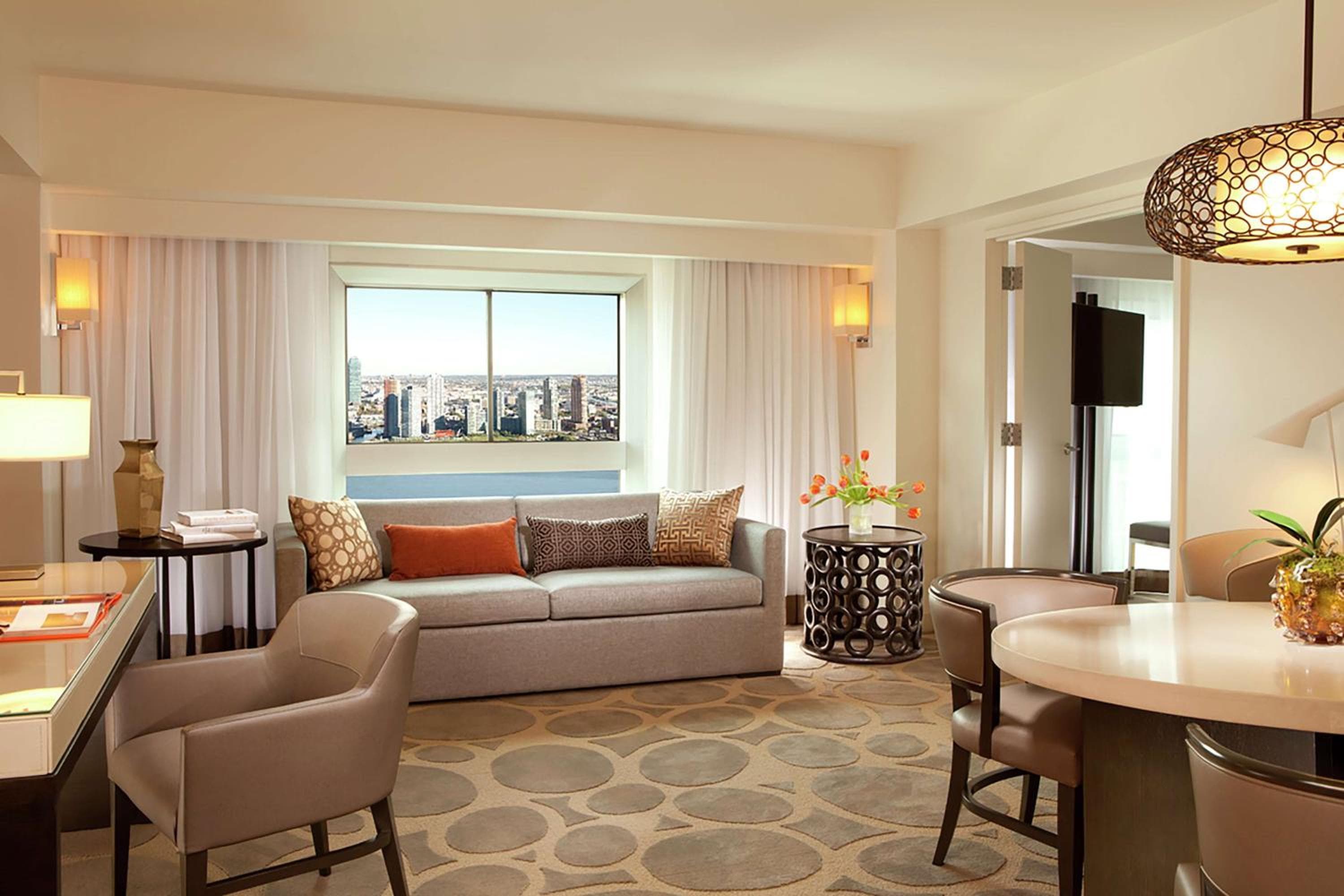 Millennium Hilton New York One UN Plaza — 16