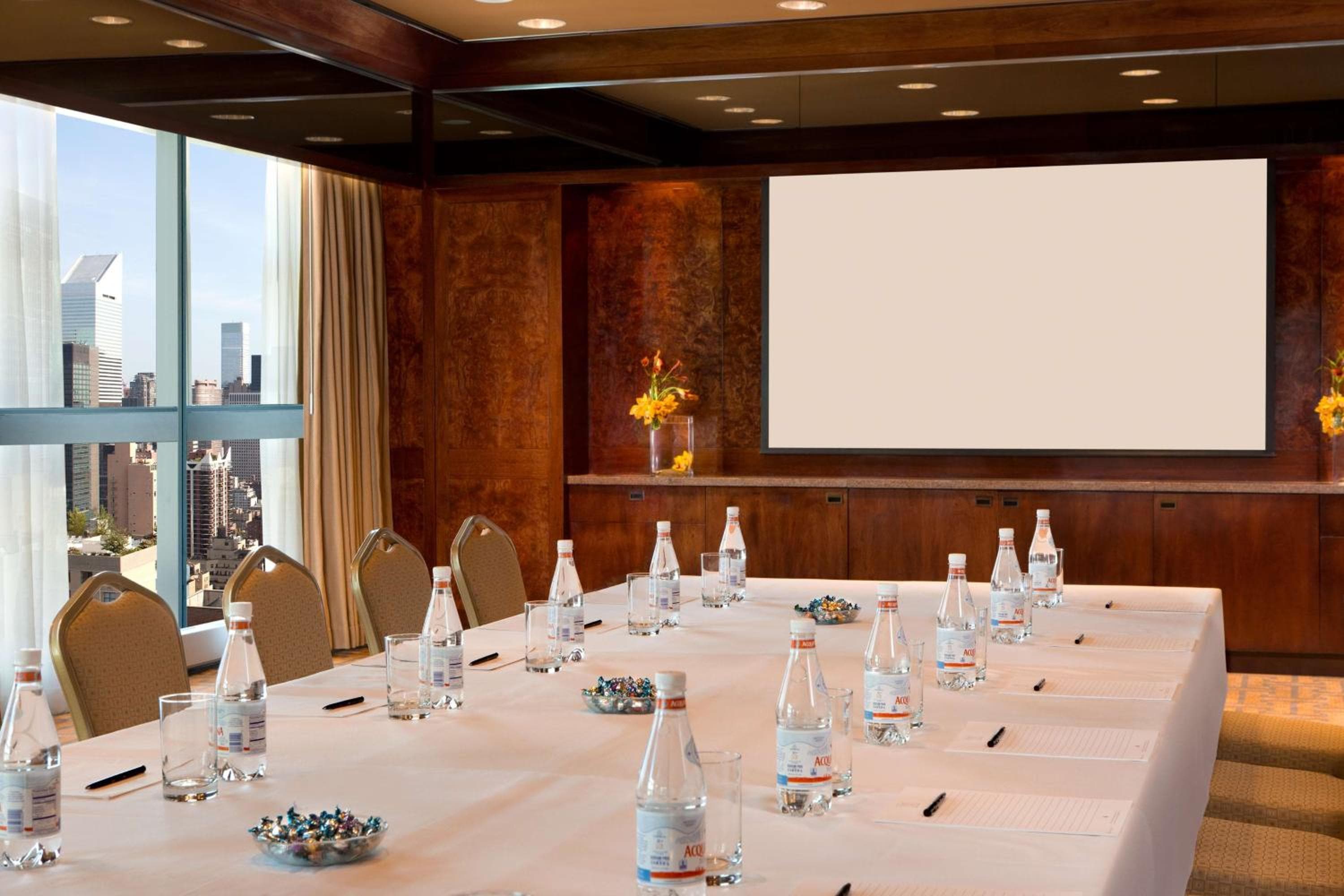 Millennium Hilton New York One UN Plaza — 28