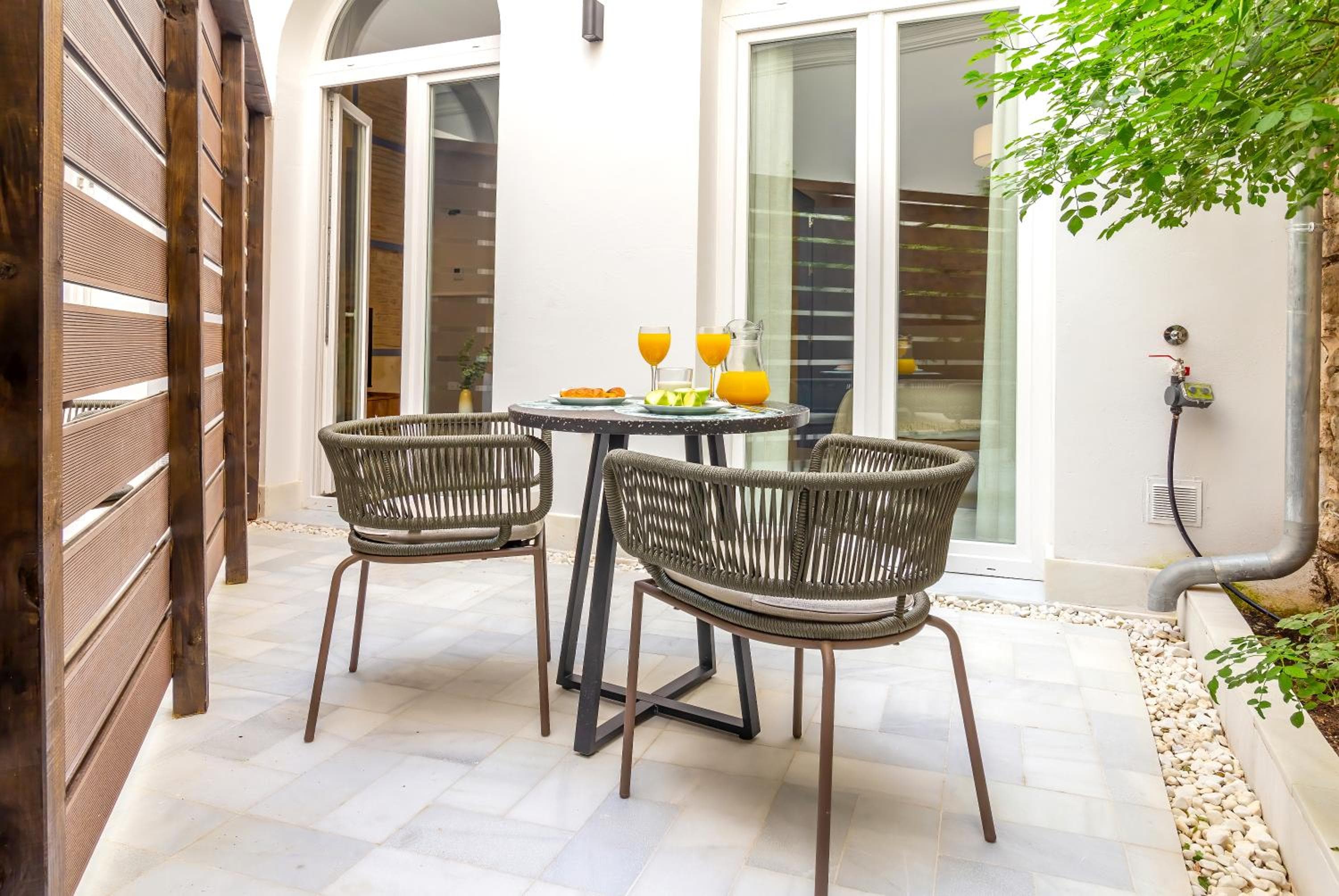 Feelathome San Lorenzo Apartments — 22