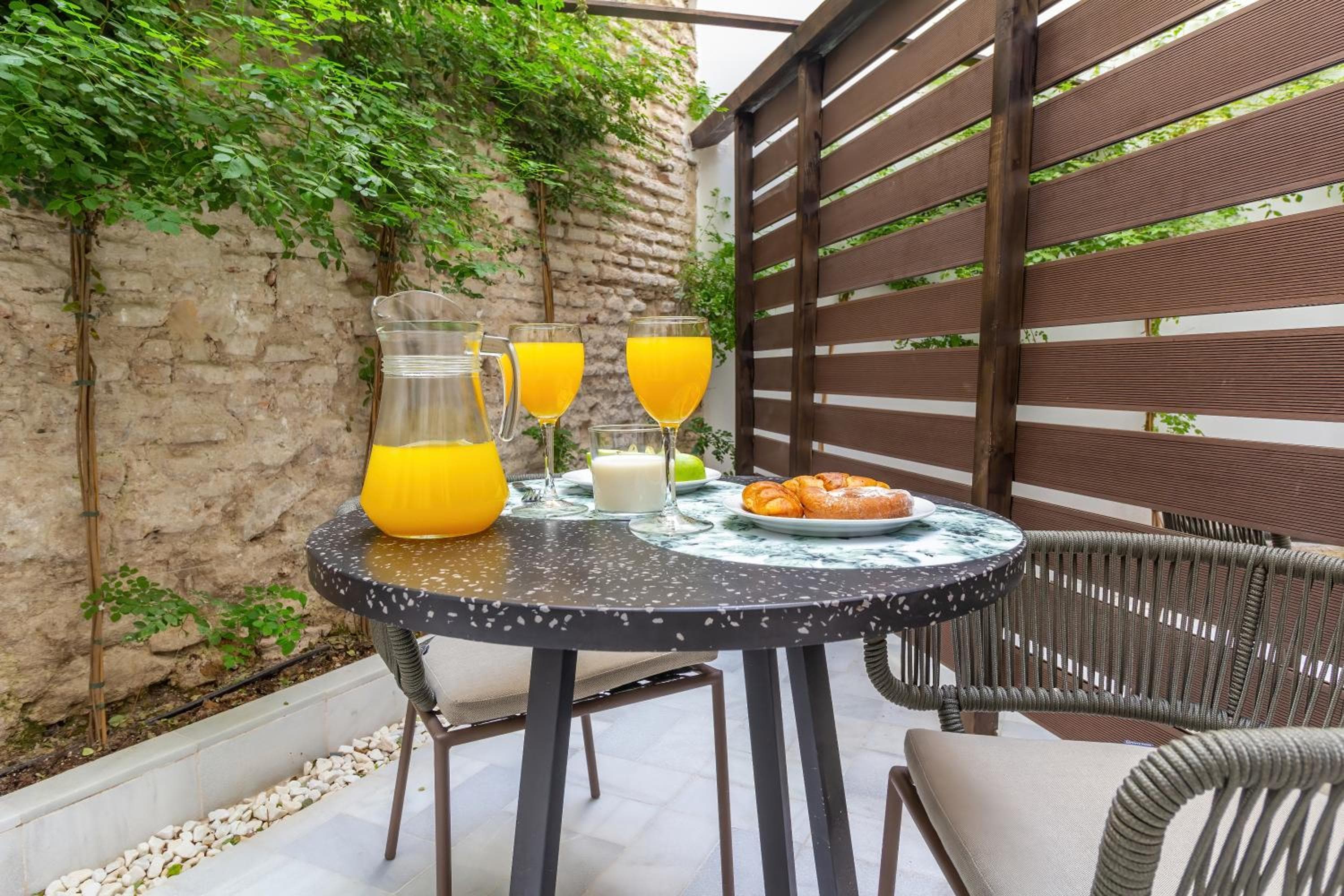 Feelathome San Lorenzo Apartments — 11