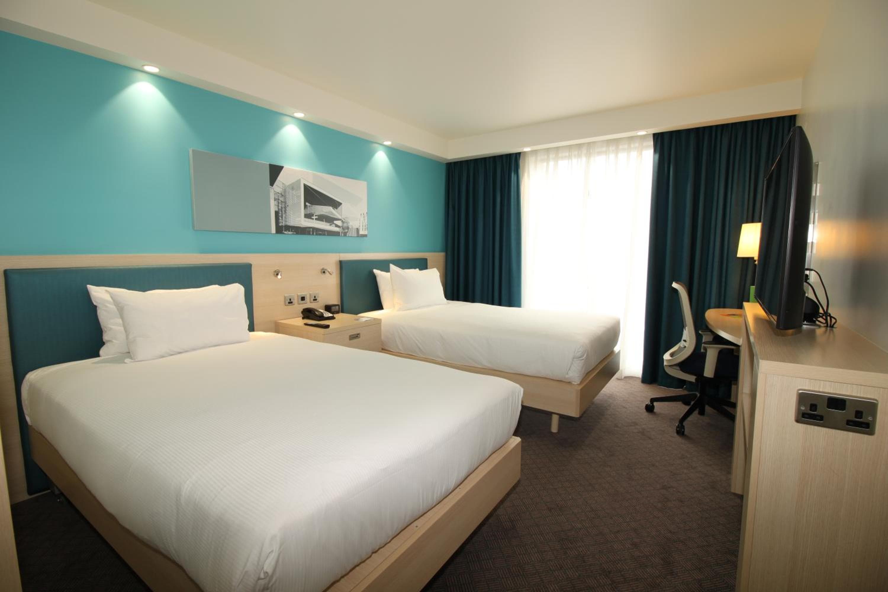 Hampton By Hilton London Docklands — 10