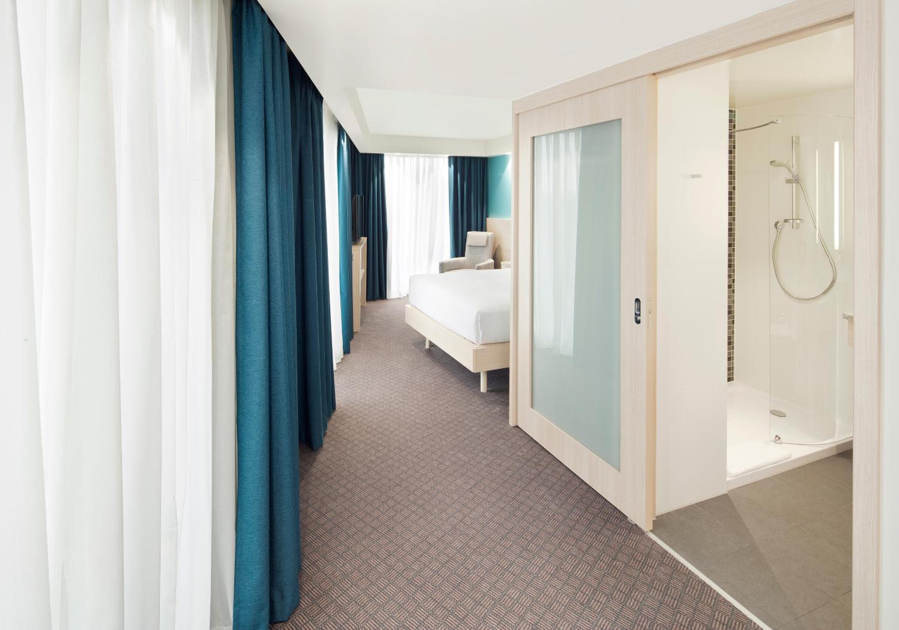Hampton By Hilton London Docklands — 11