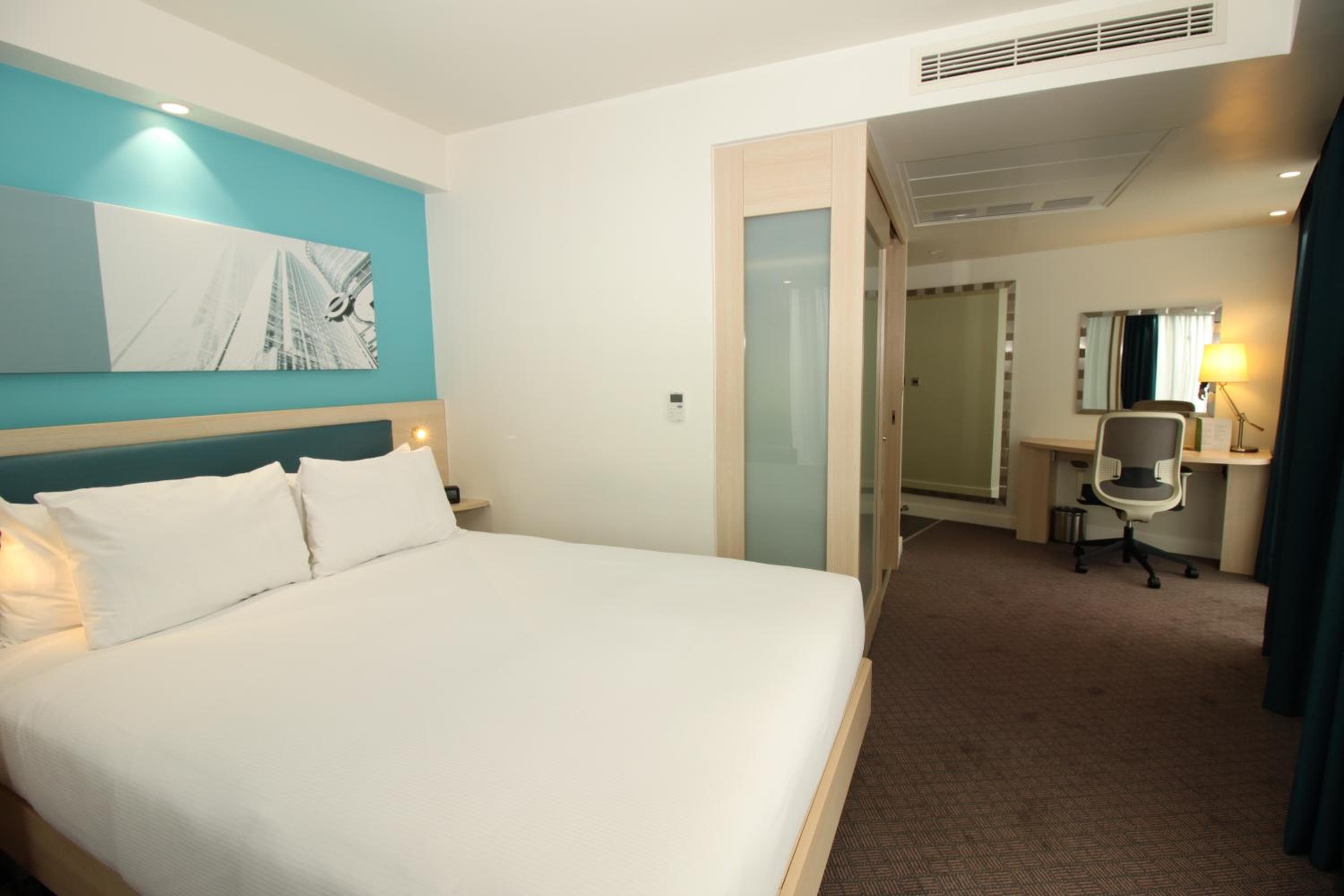 Hampton By Hilton London Docklands — 27