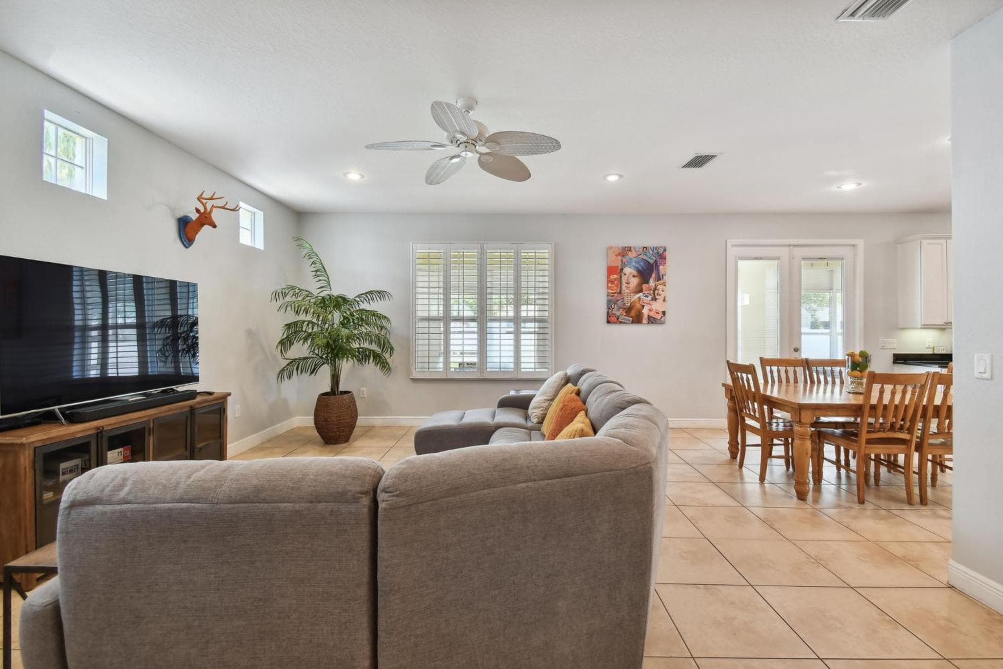 Grande Casa a Tampa con Sala Giochi, 12 Posti Letto, 2700 mq, 4bdr, 3bth, Cortile — 23
