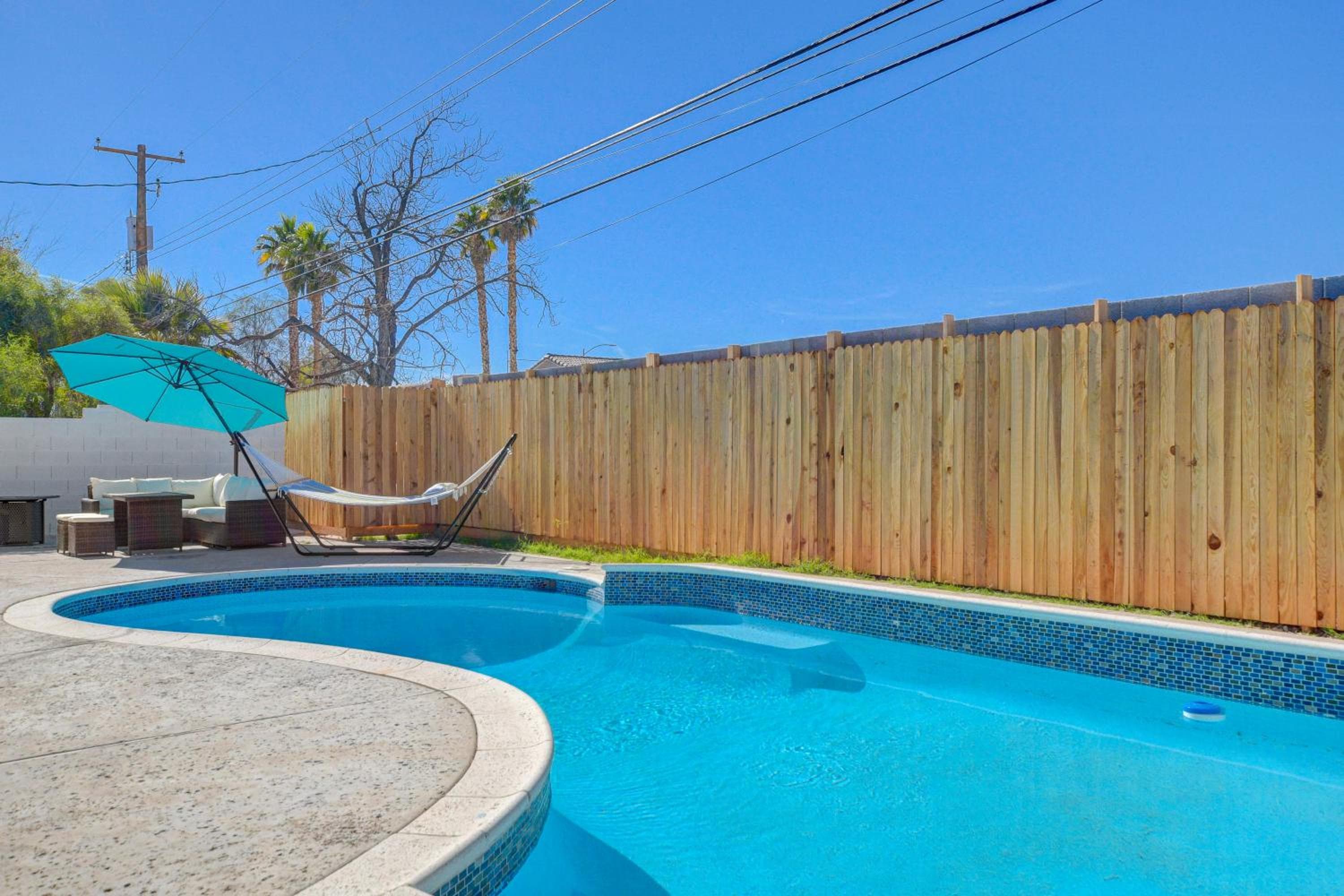 Lady Luck Villa w/ Pool & Games Near Strip — 2
