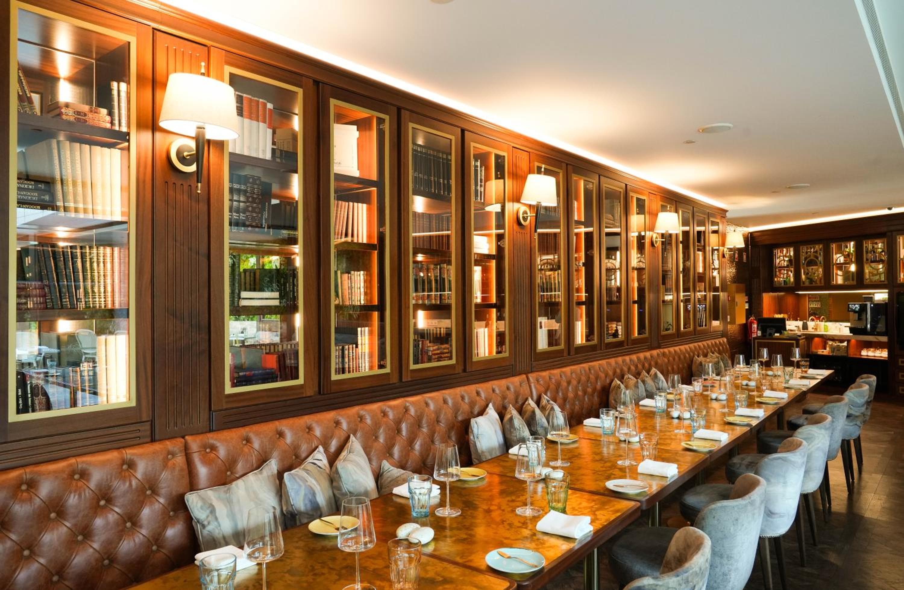 Vino y Libros Lisboa Hotel — 16