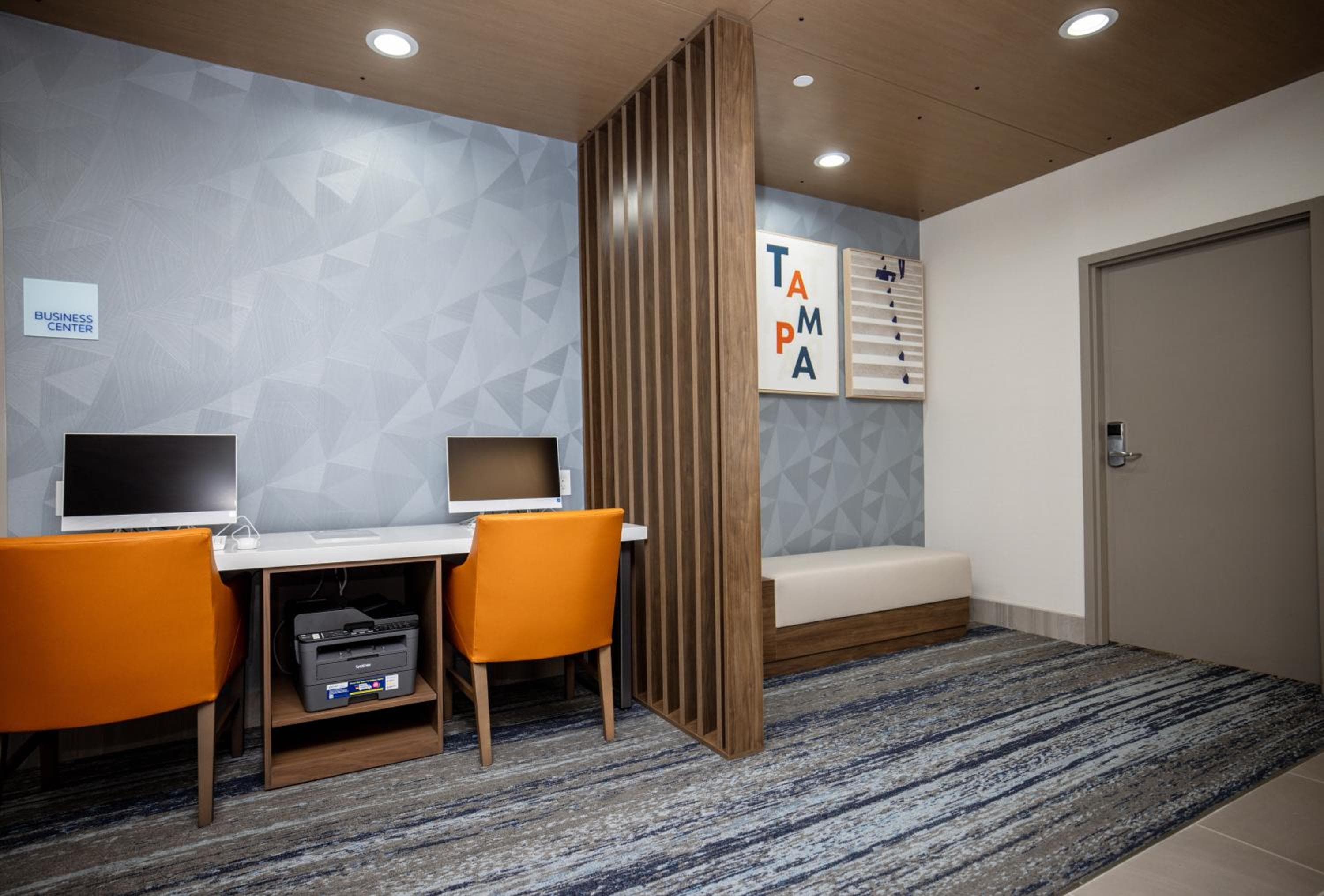 Holiday Inn Express &amp; Suites Tampa Stadium - Airport Area, un hotel IHG — 4