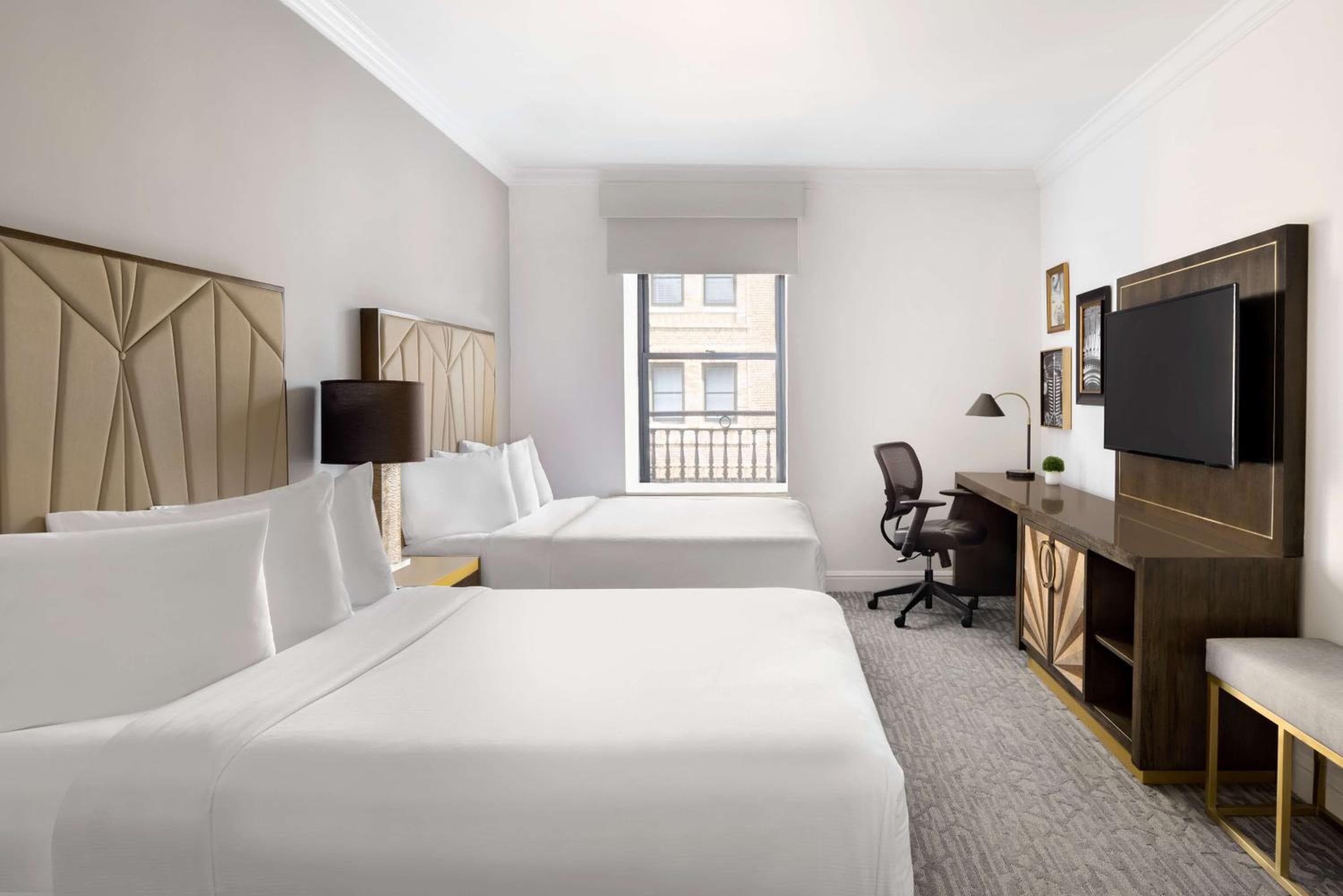 Martinique New York on Broadway, Curio Collection by Hilton — 9