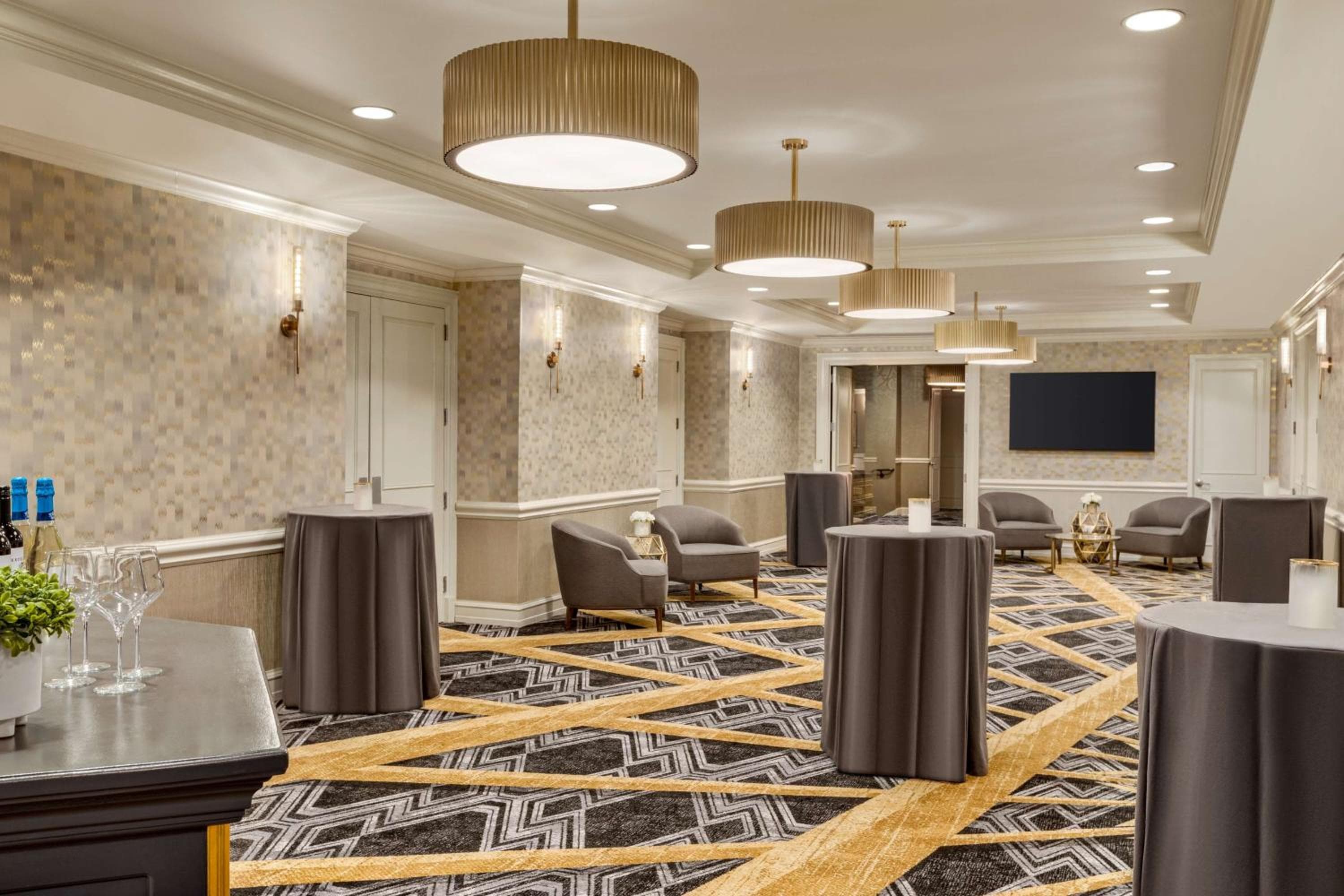 Martinique New York on Broadway, Curio Collection by Hilton — 13
