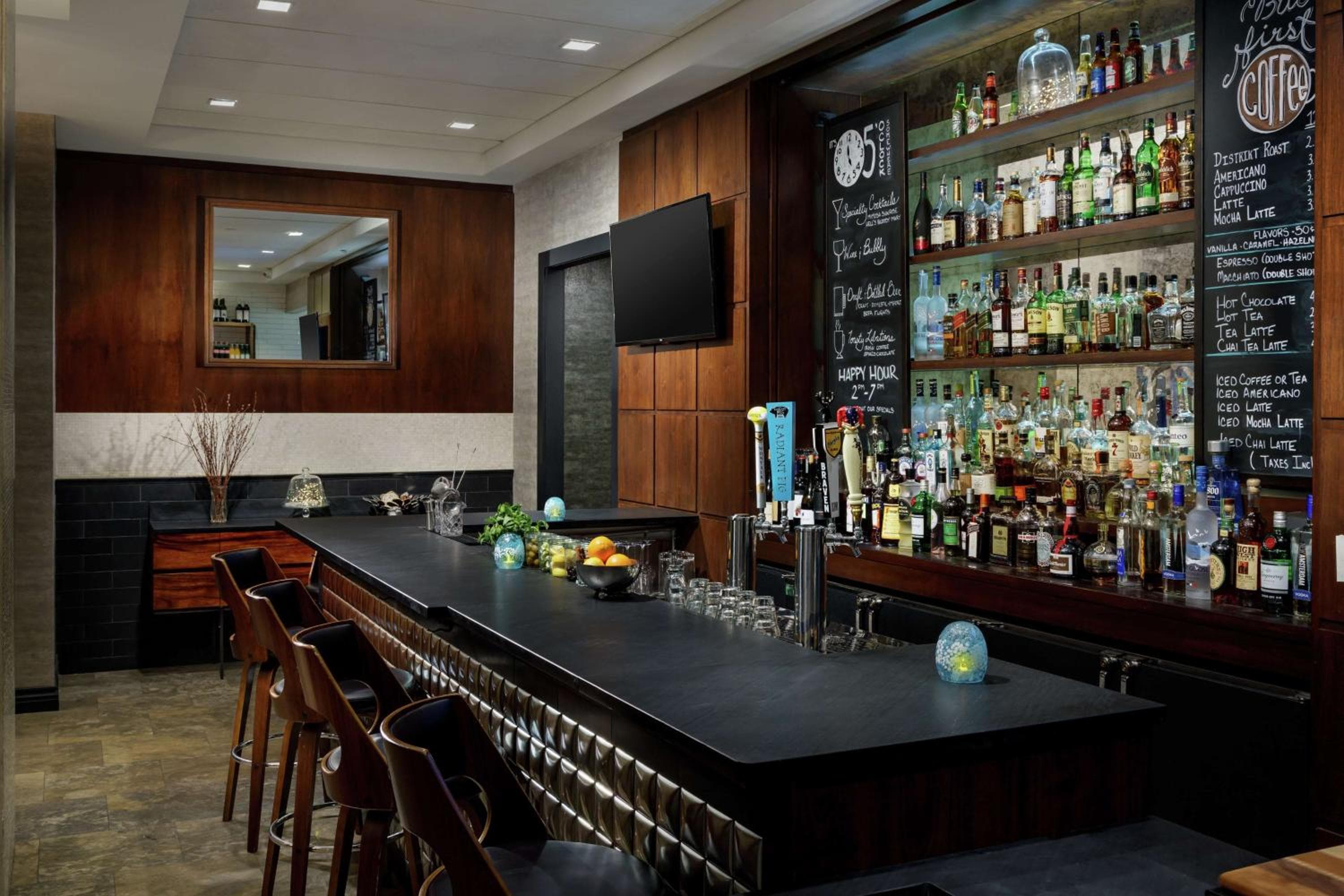 Distrikt Hotel New York City, Tapestry Collection by Hilton — 16