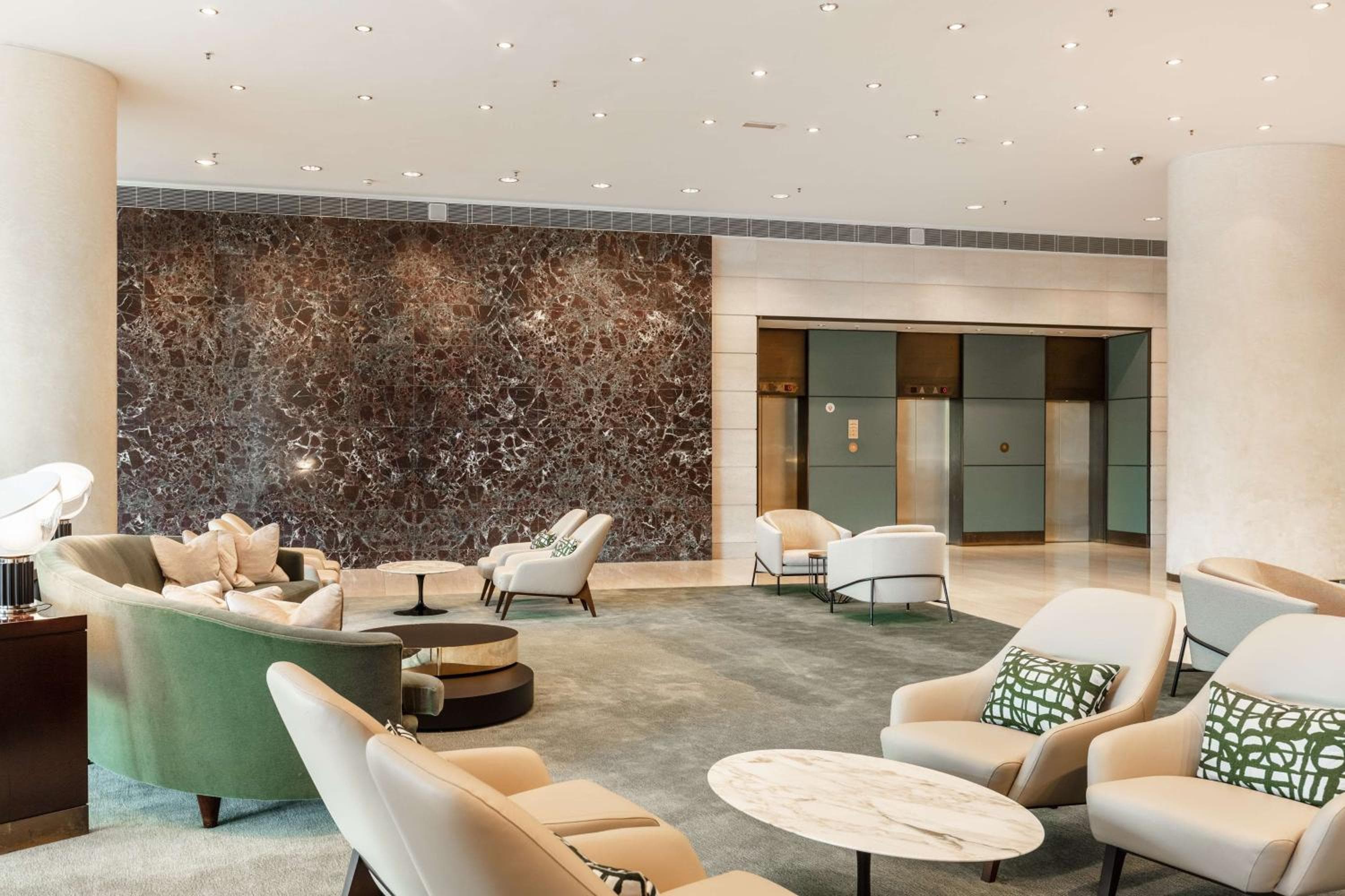 Hilton Amsterdam — 3
