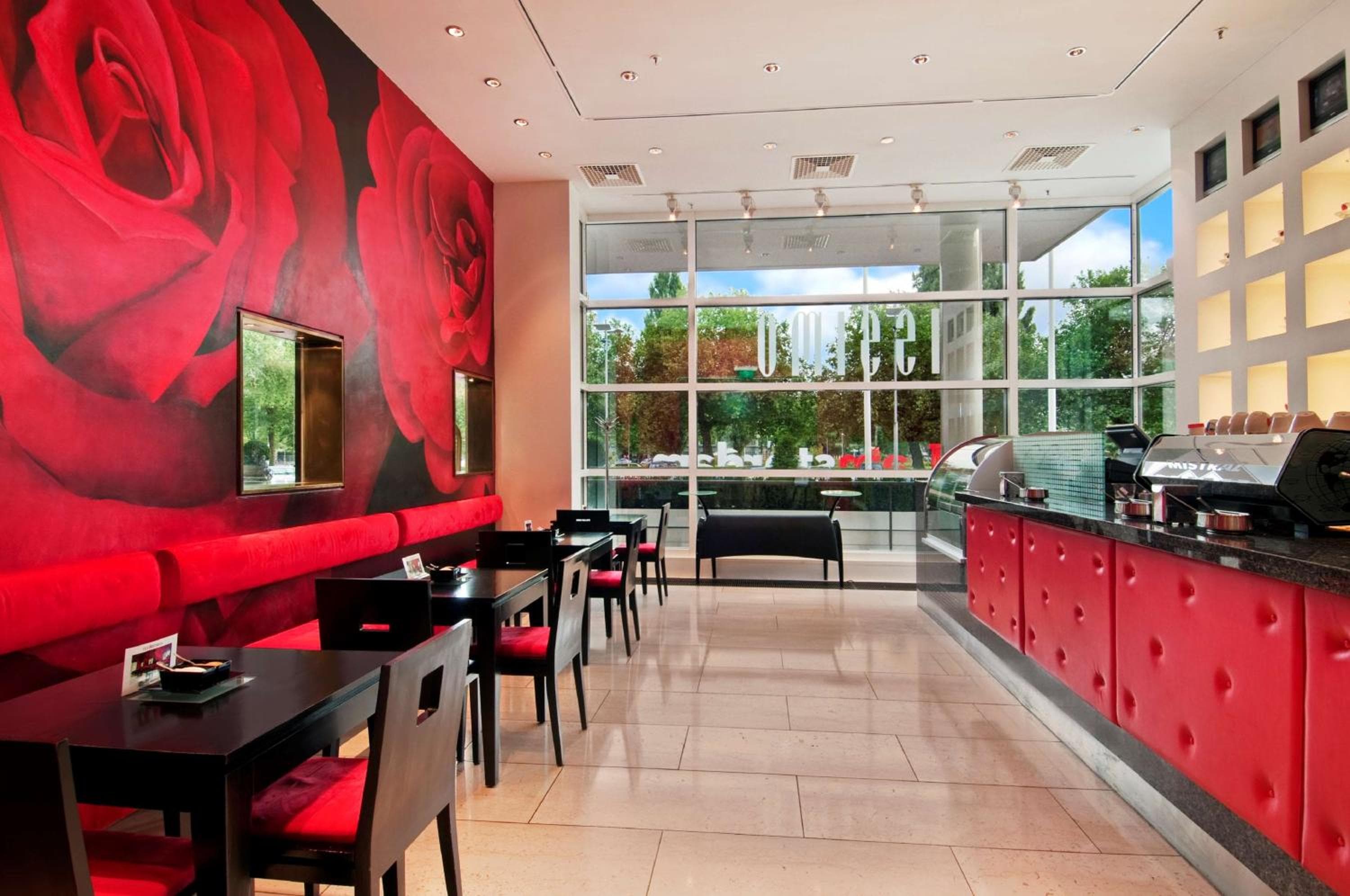 Hilton Amsterdam — 8