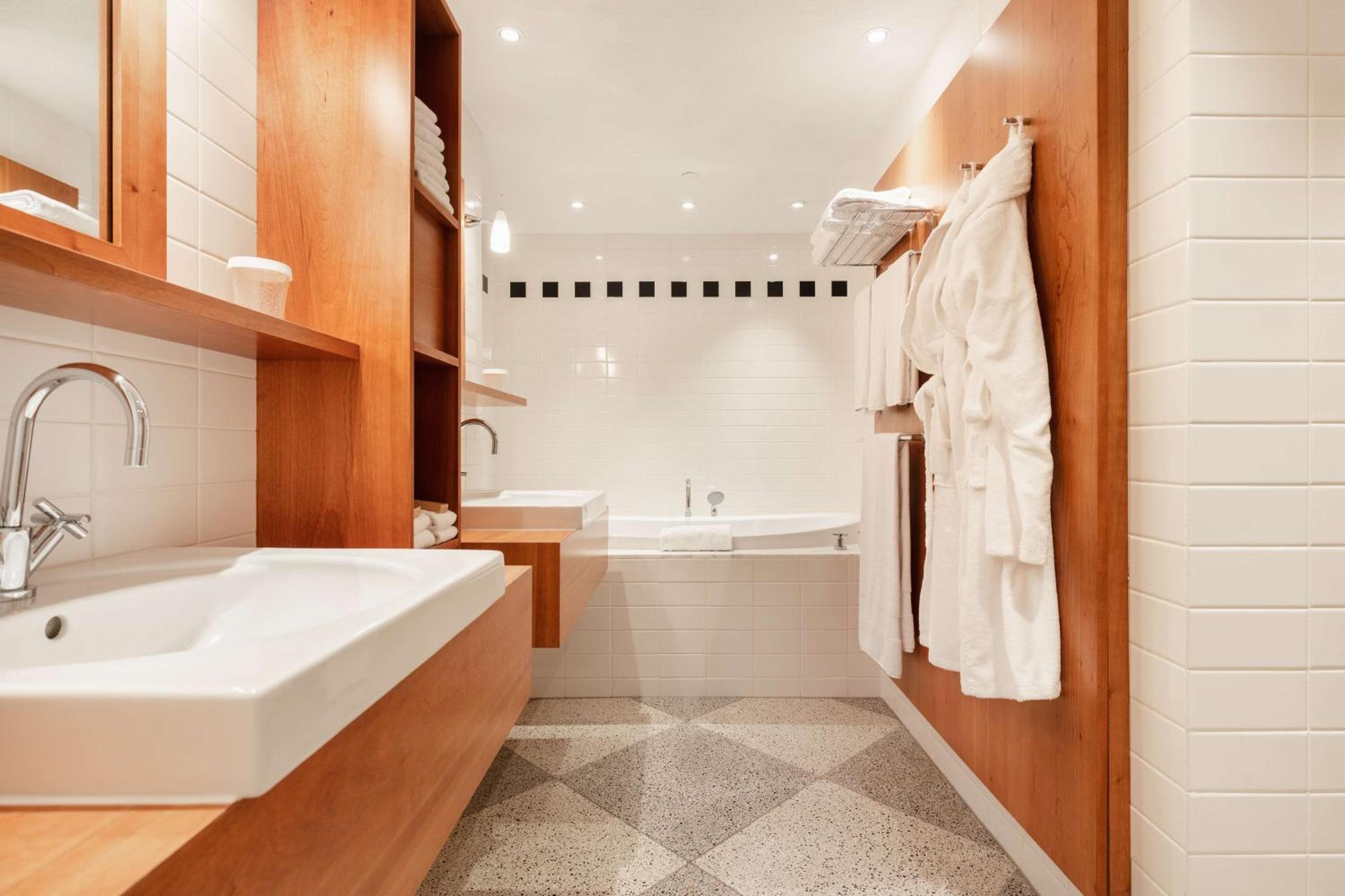 Hilton Amsterdam — 9