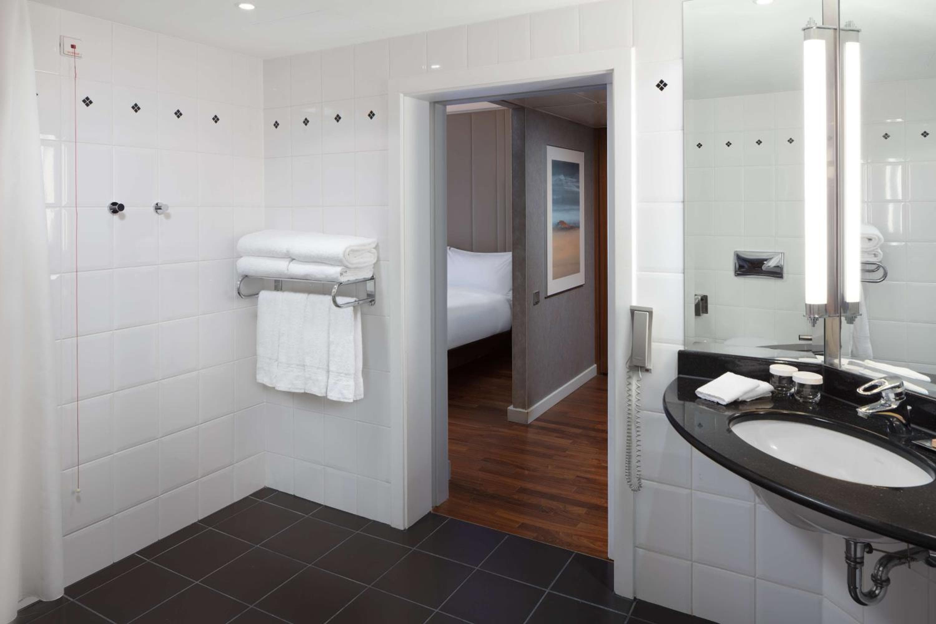 Hilton Berlin hotel, Anton-Wilhelm-Amo-Str. 30, Berlin, Germany — photo 8