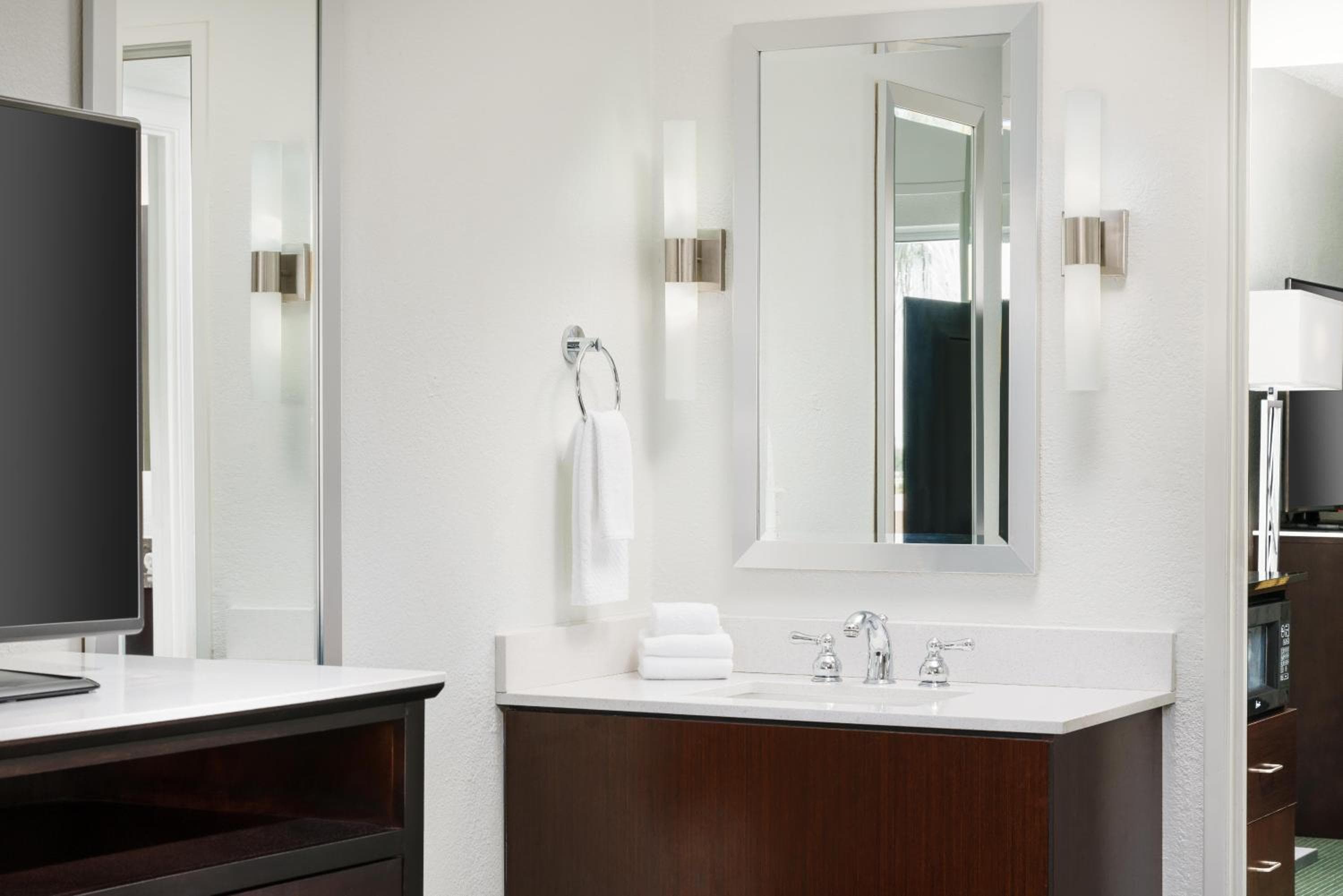 Embassy Suites by Hilton Orlando Lake Buena Vista Resort — 20