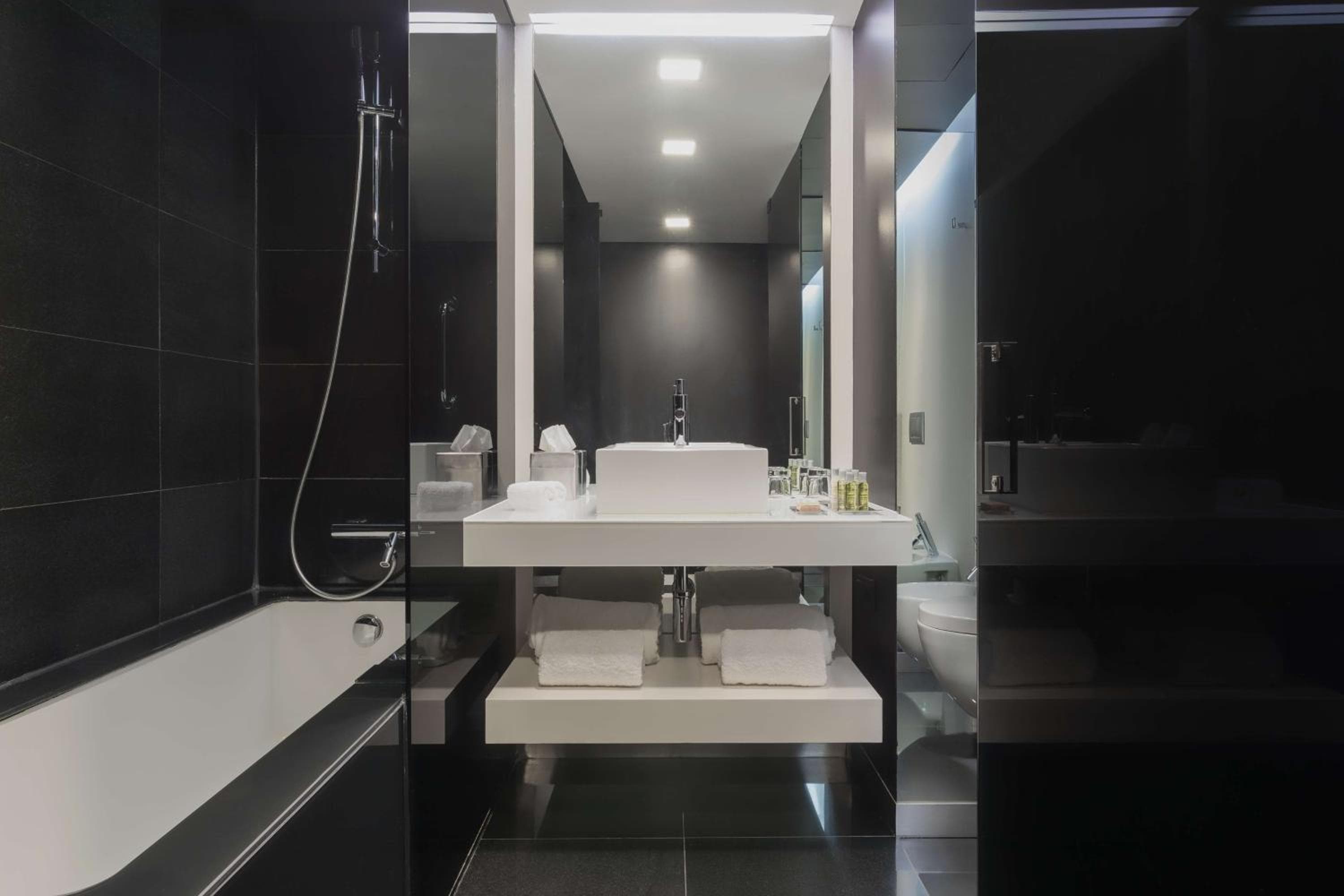 DoubleTree by Hilton Lisbon Fontana Park — 23