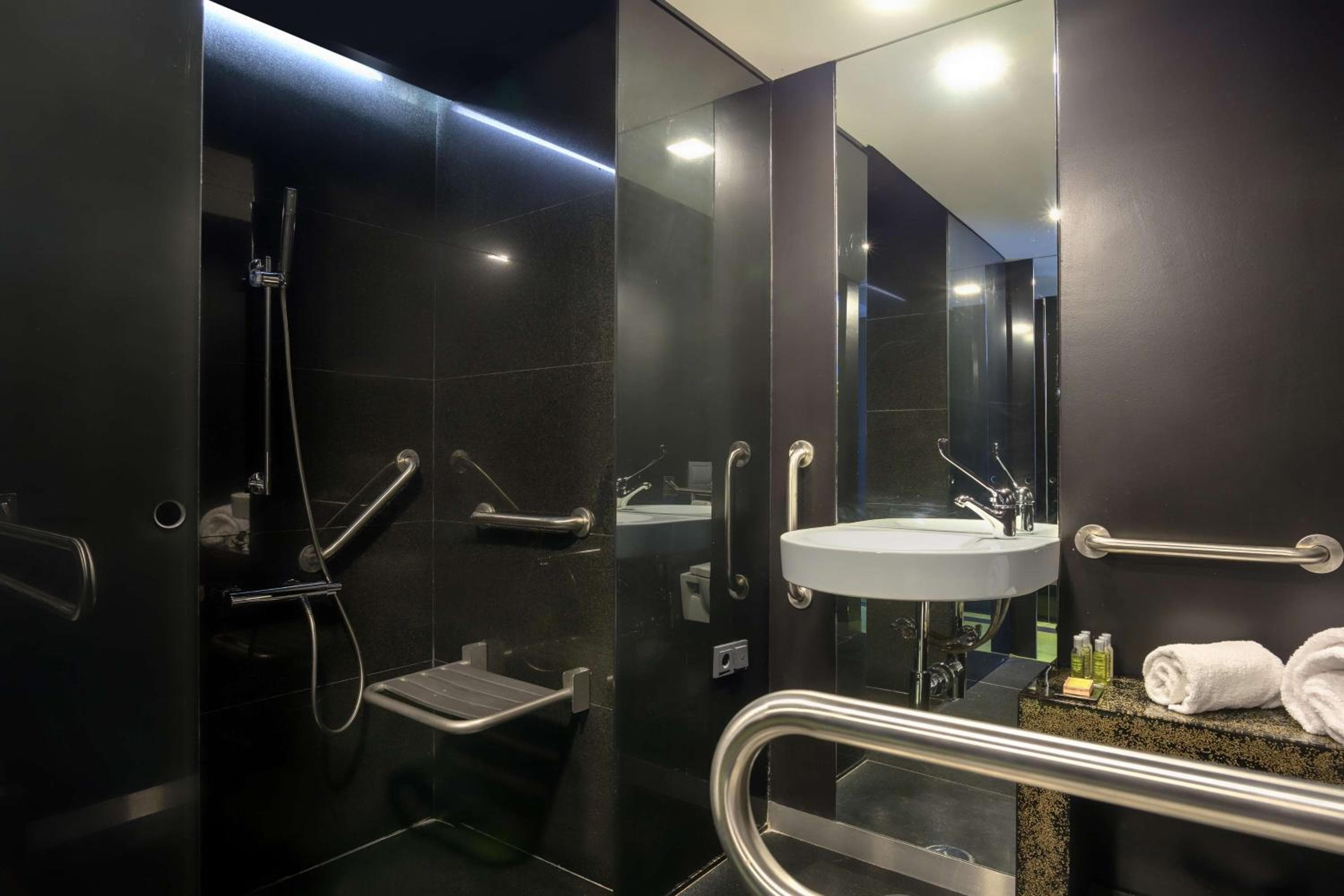 DoubleTree by Hilton Lisbon Fontana Park — 26