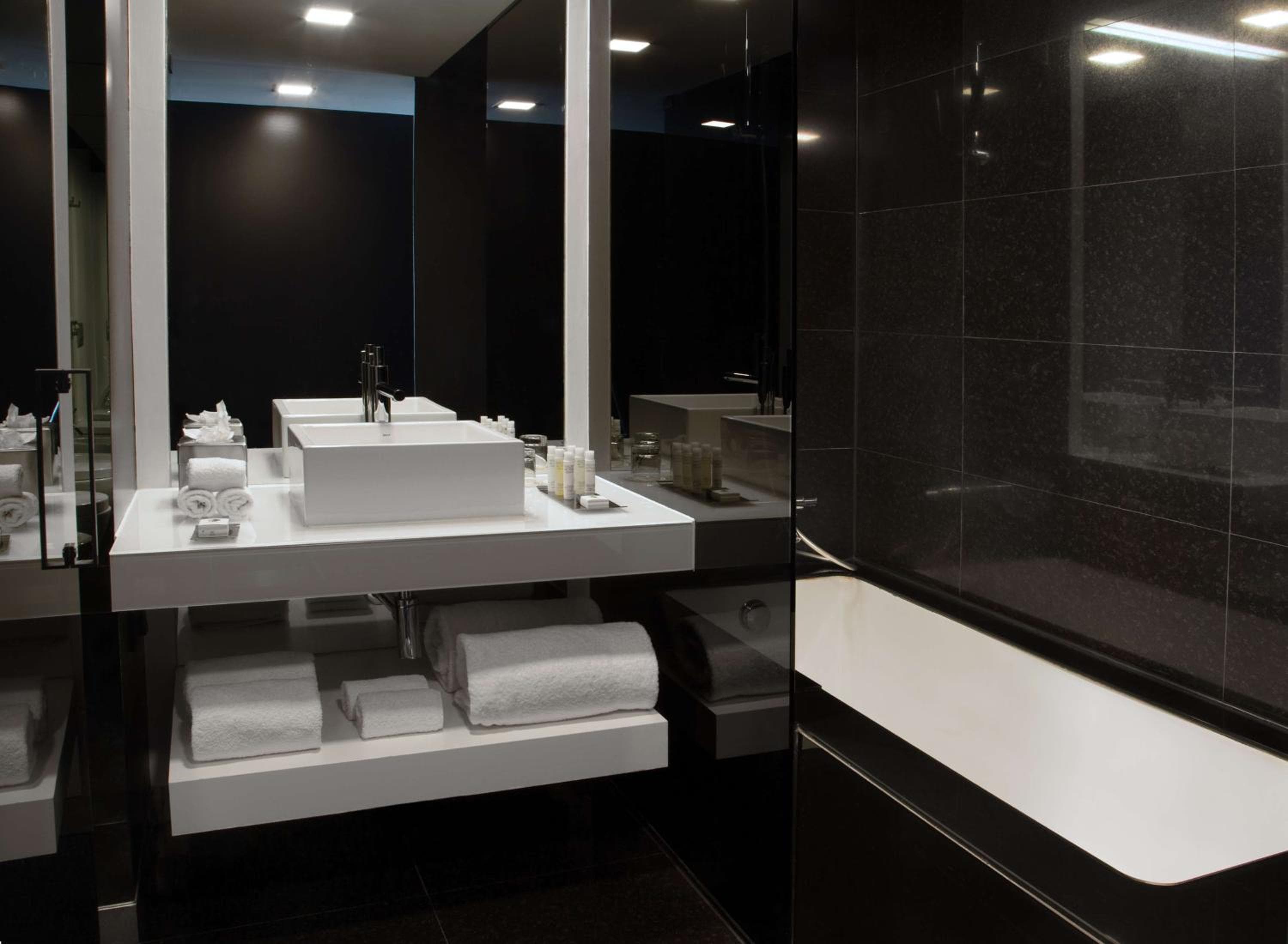 DoubleTree by Hilton Lisbon Fontana Park — 28