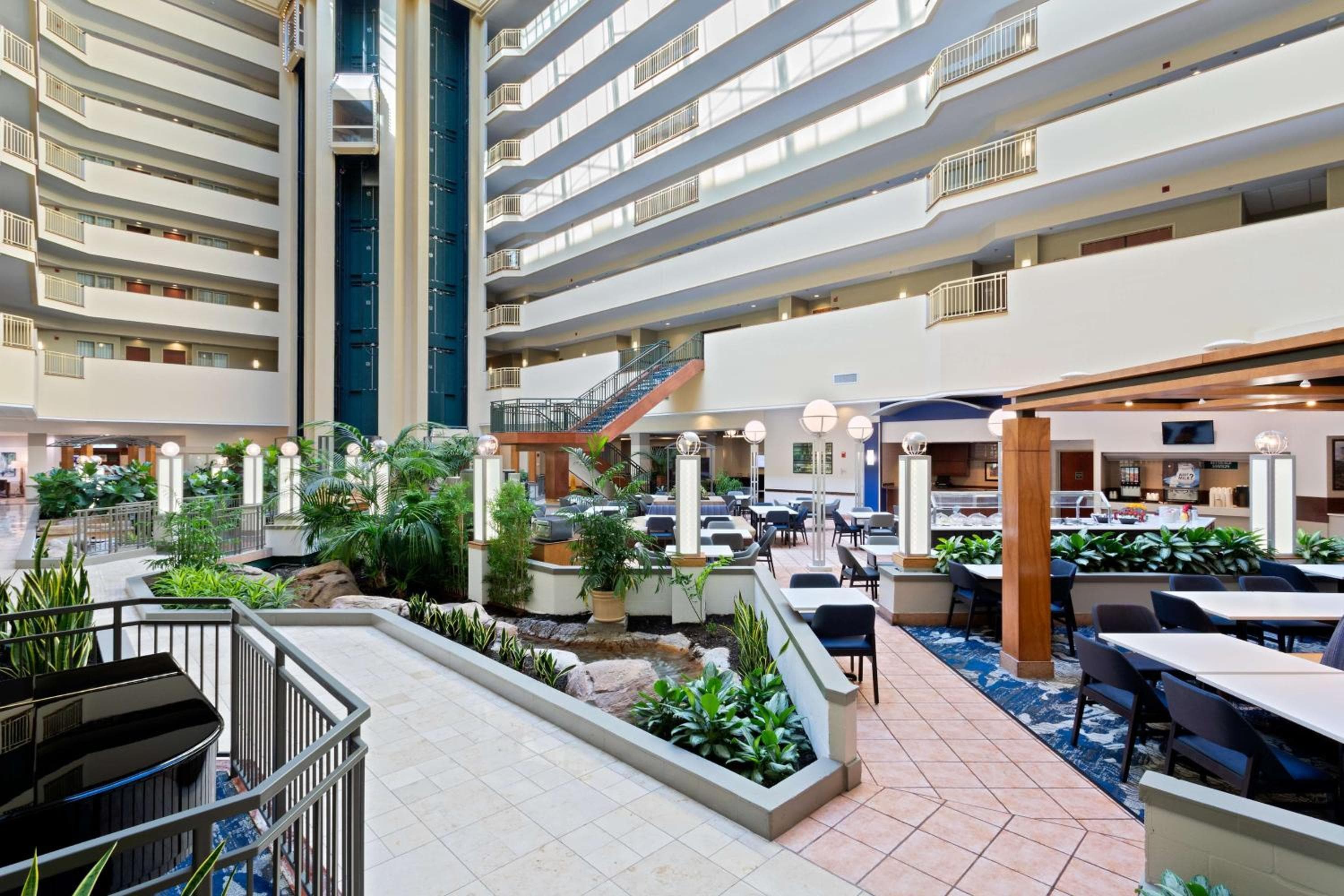 Embassy Suites by Hilton Tampa USF cerca de Busch Gardens — 2