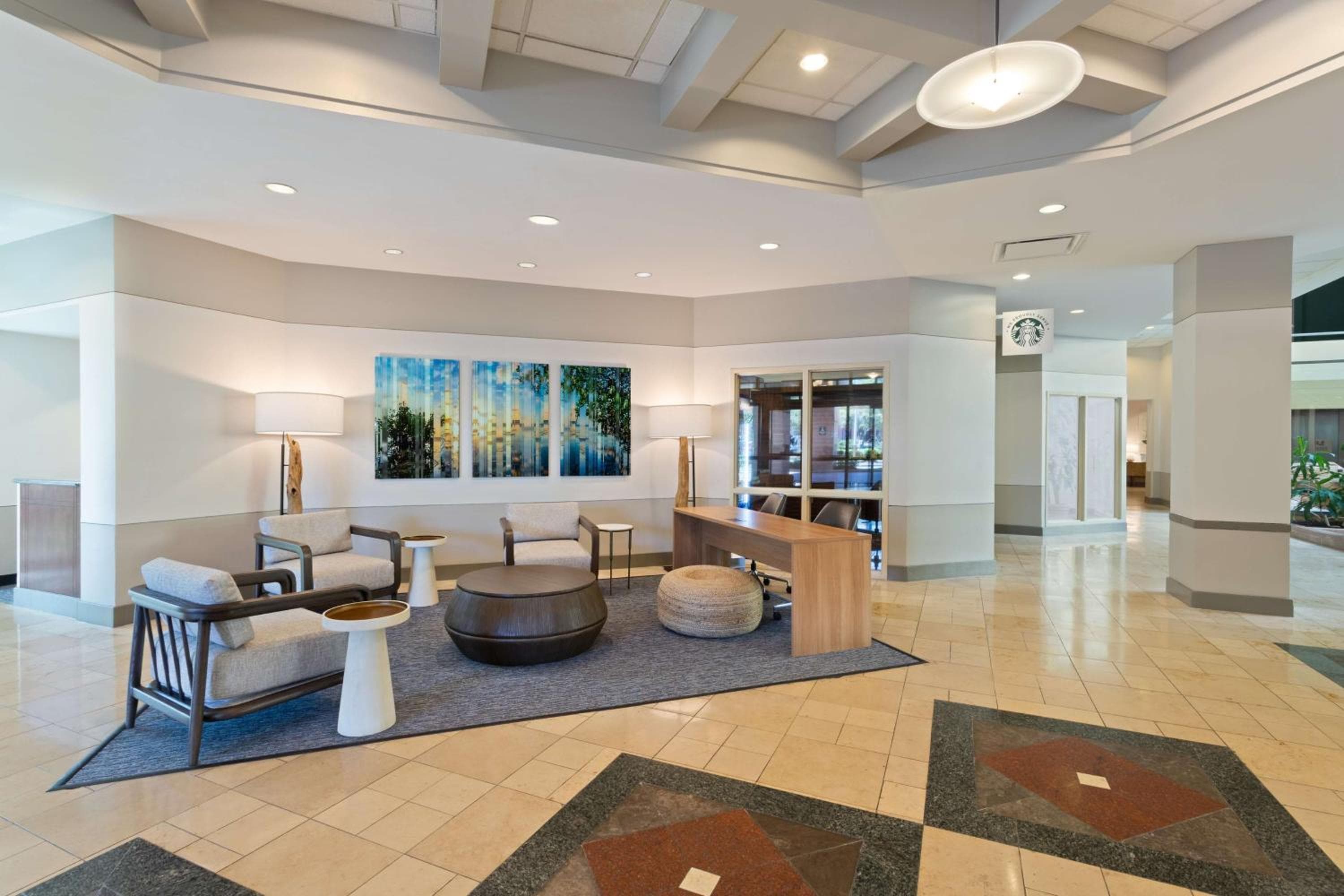 Embassy Suites by Hilton Tampa USF cerca de Busch Gardens — 9