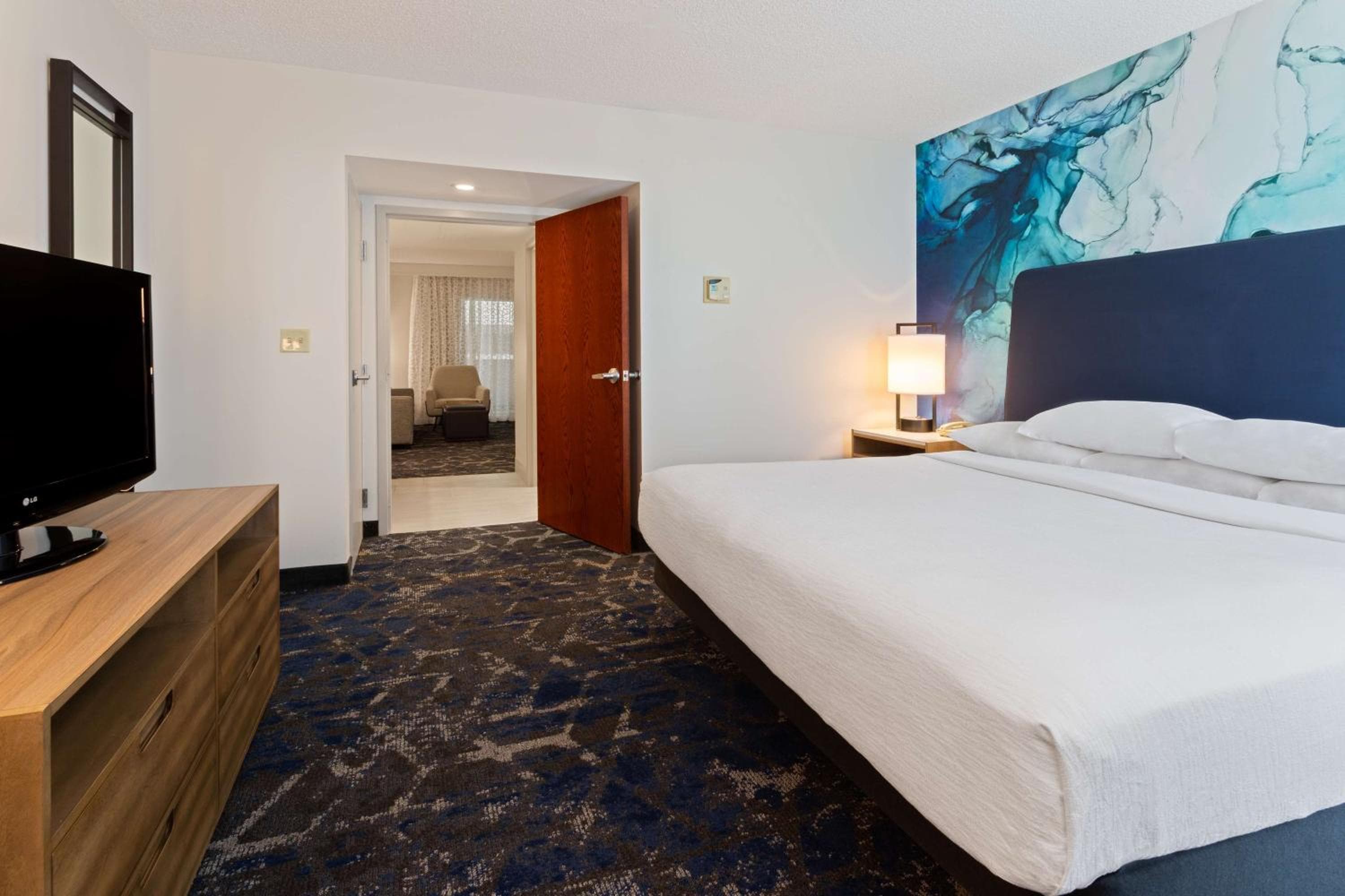 Embassy Suites by Hilton Tampa USF cerca de Busch Gardens — 7