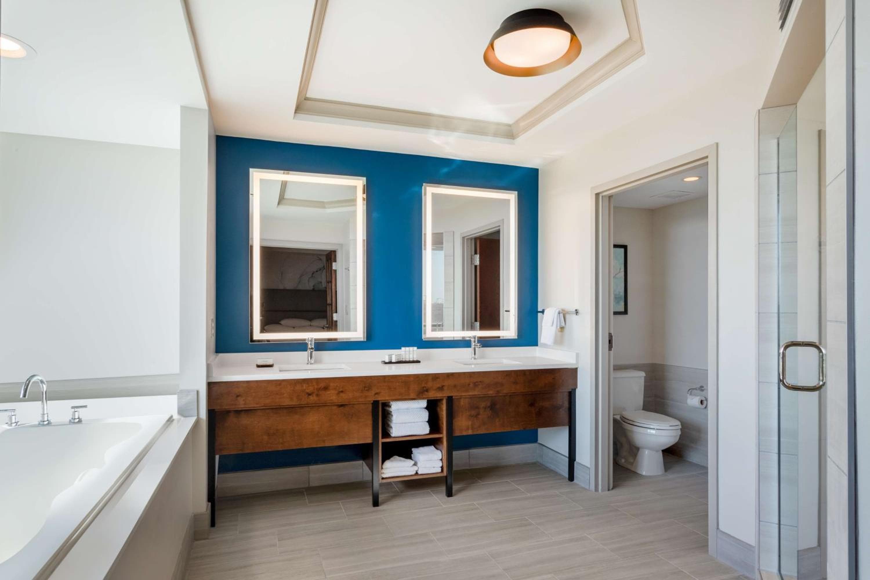 Embassy Suites by Hilton Tampa USF cerca de Busch Gardens — 19