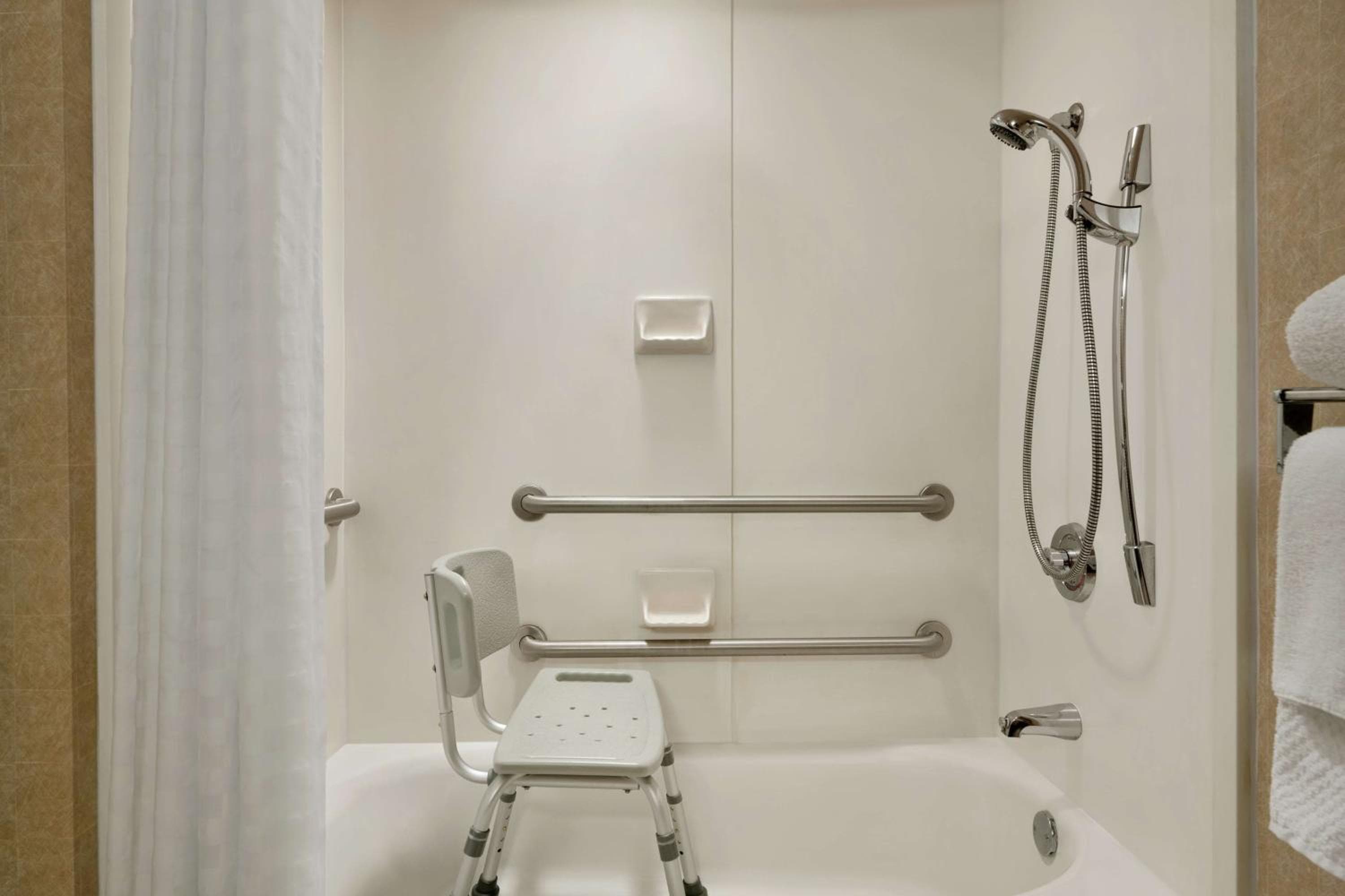 Embassy Suites by Hilton Tampa USF cerca de Busch Gardens — 20