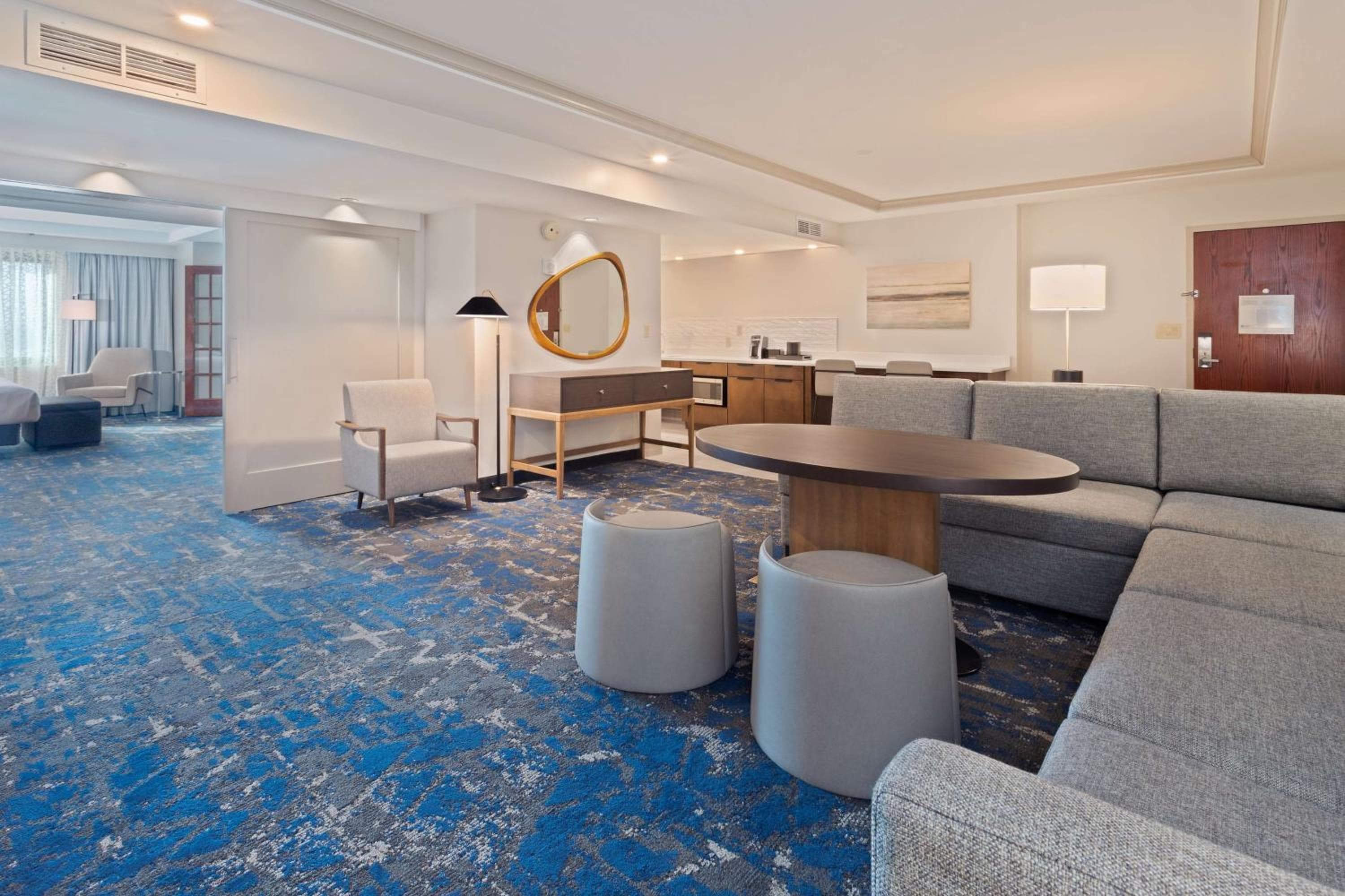 Embassy Suites by Hilton Tampa USF cerca de Busch Gardens — 21