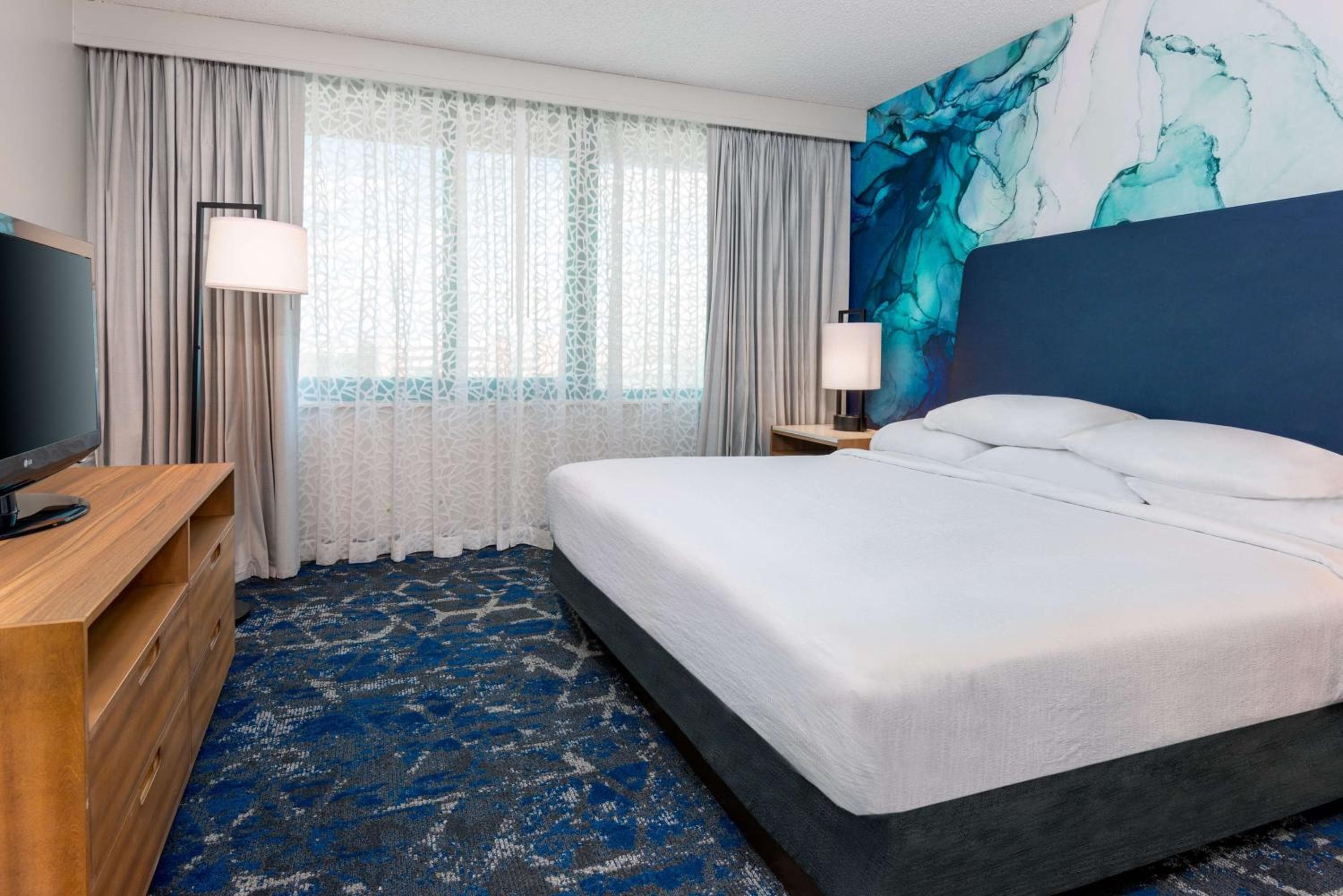 Embassy Suites by Hilton Tampa USF cerca de Busch Gardens — 4