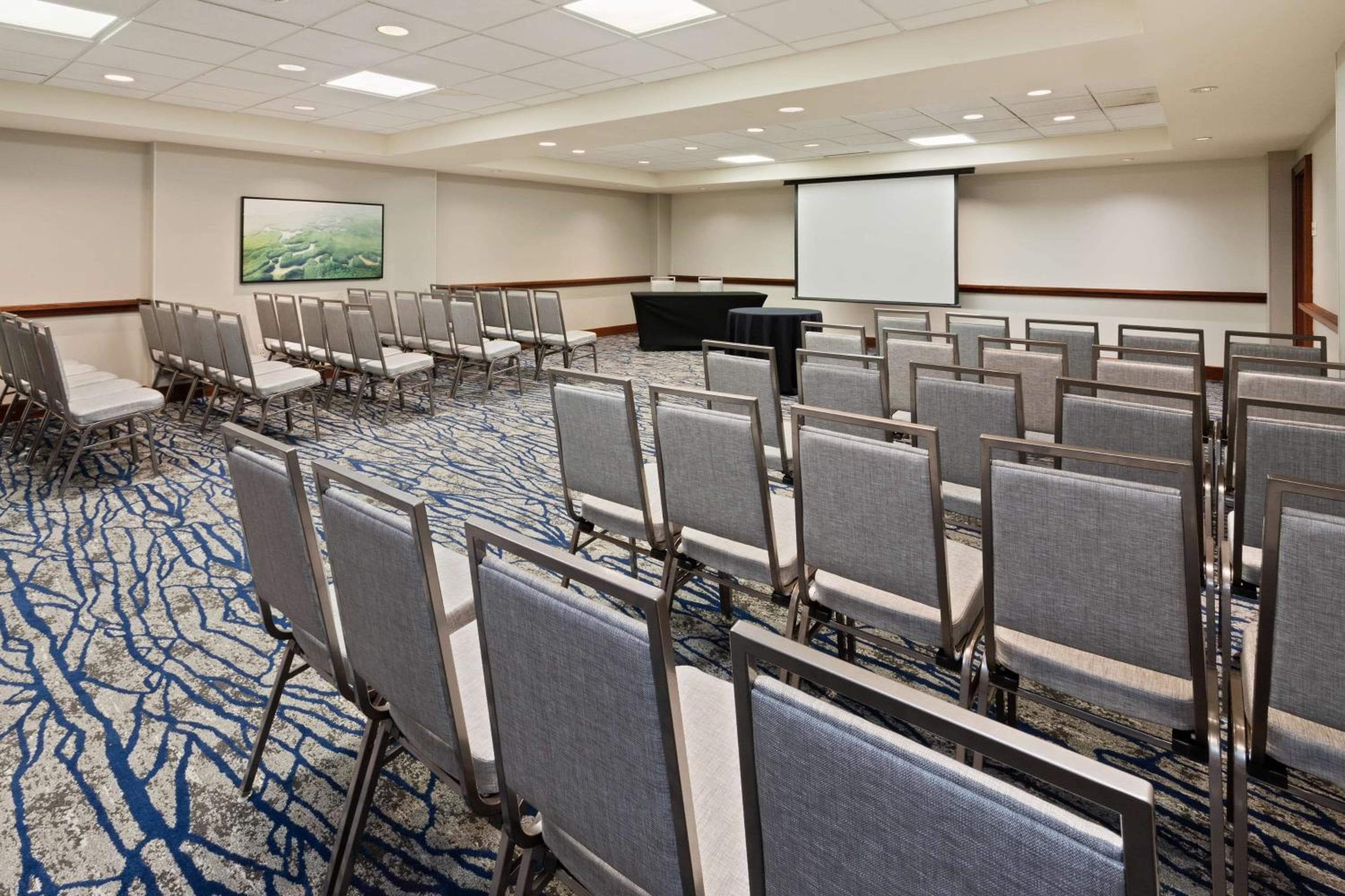 Embassy Suites by Hilton Tampa USF cerca de Busch Gardens — 26