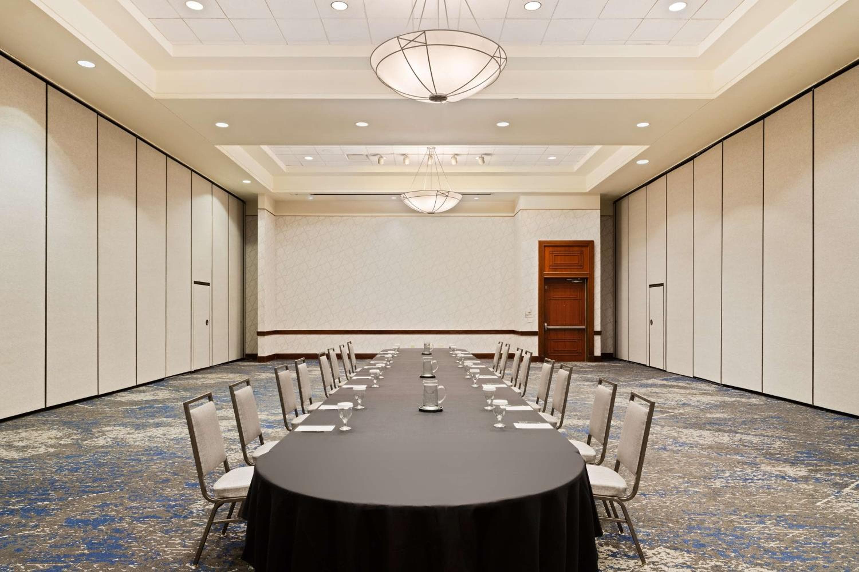 Embassy Suites by Hilton Tampa USF cerca de Busch Gardens — 28