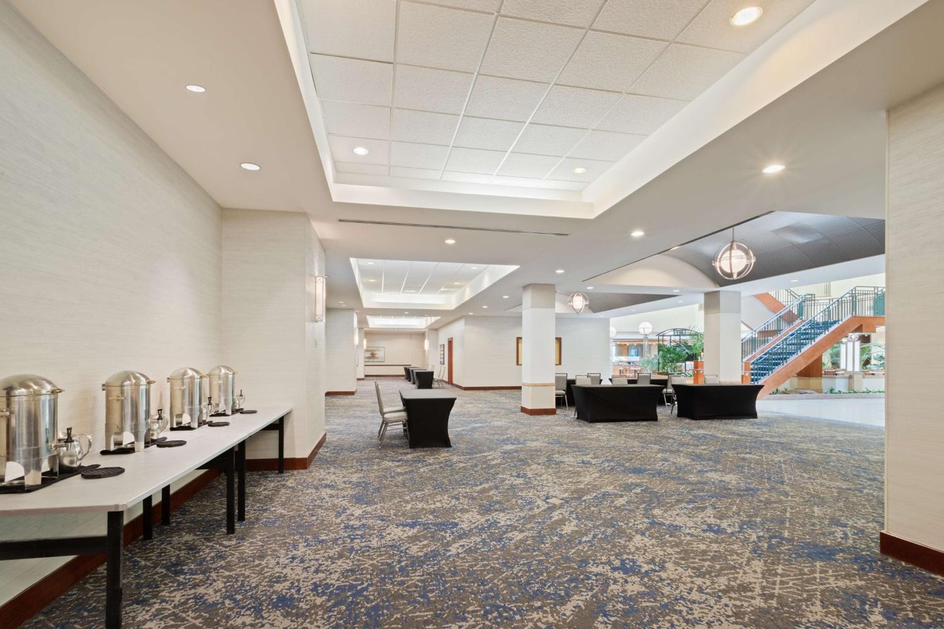 Embassy Suites by Hilton Tampa USF cerca de Busch Gardens — 30