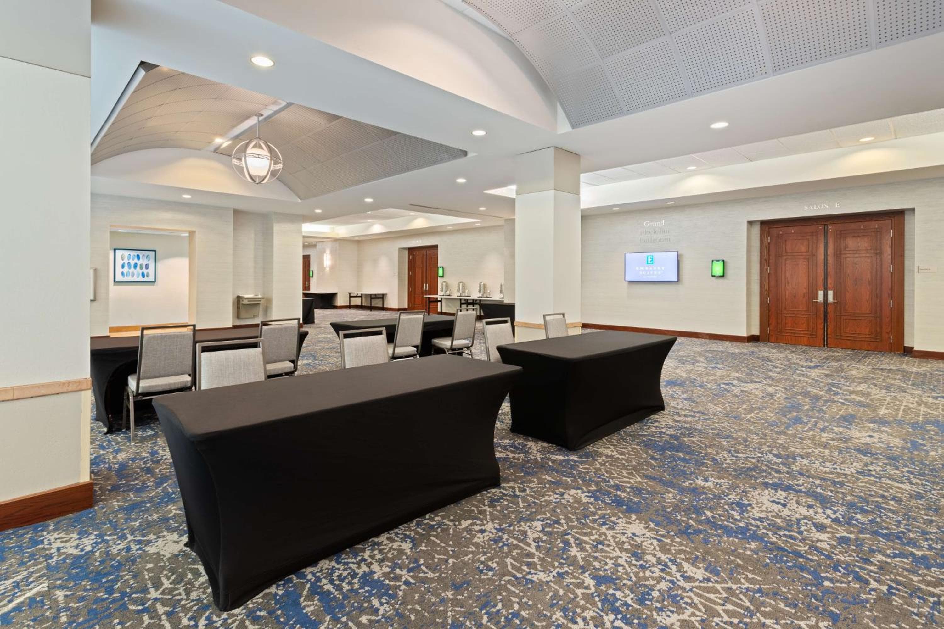 Embassy Suites by Hilton Tampa USF Near Busch Gardens — 19